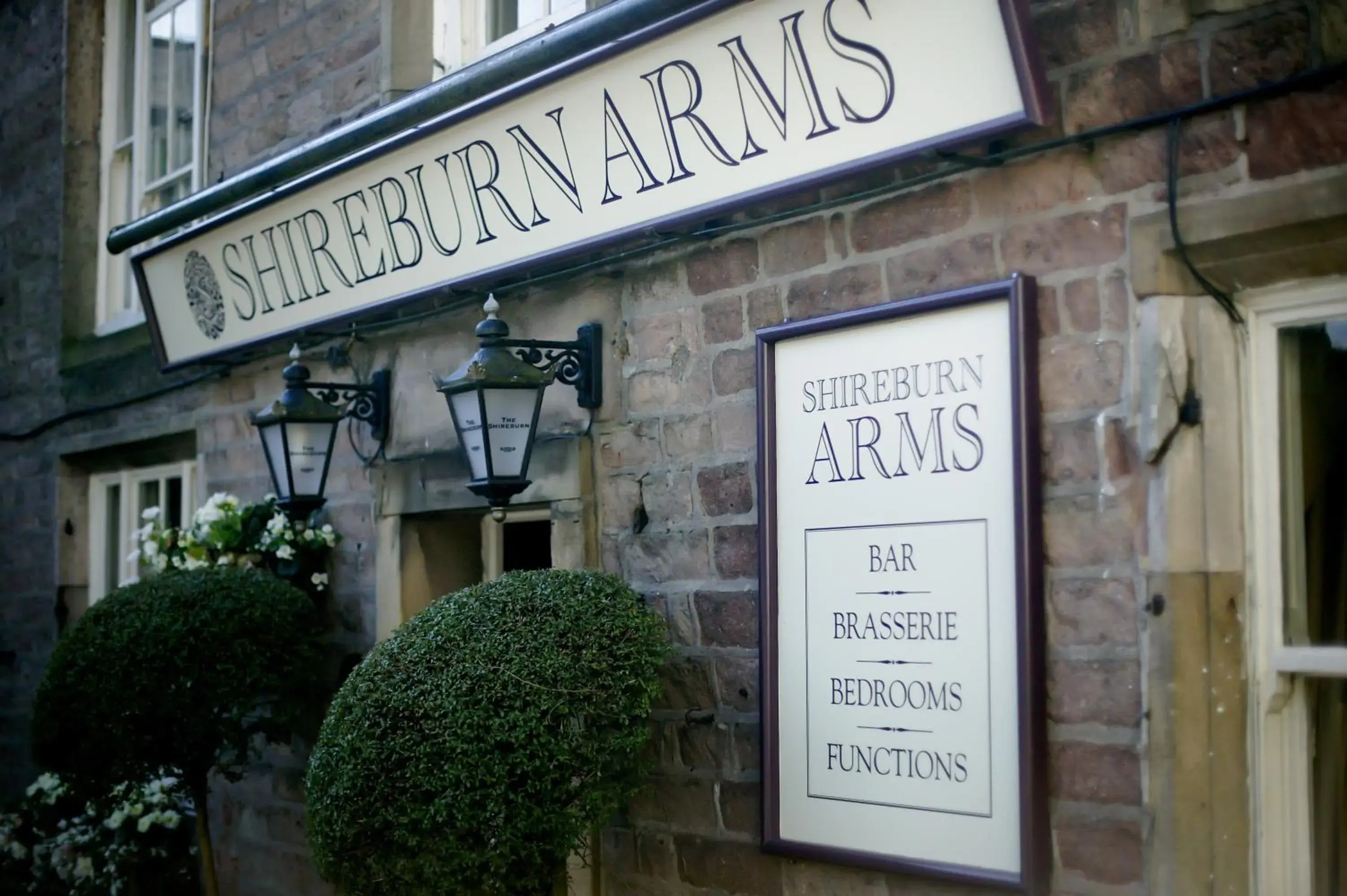 Facade/entrance in The Shireburn Arms