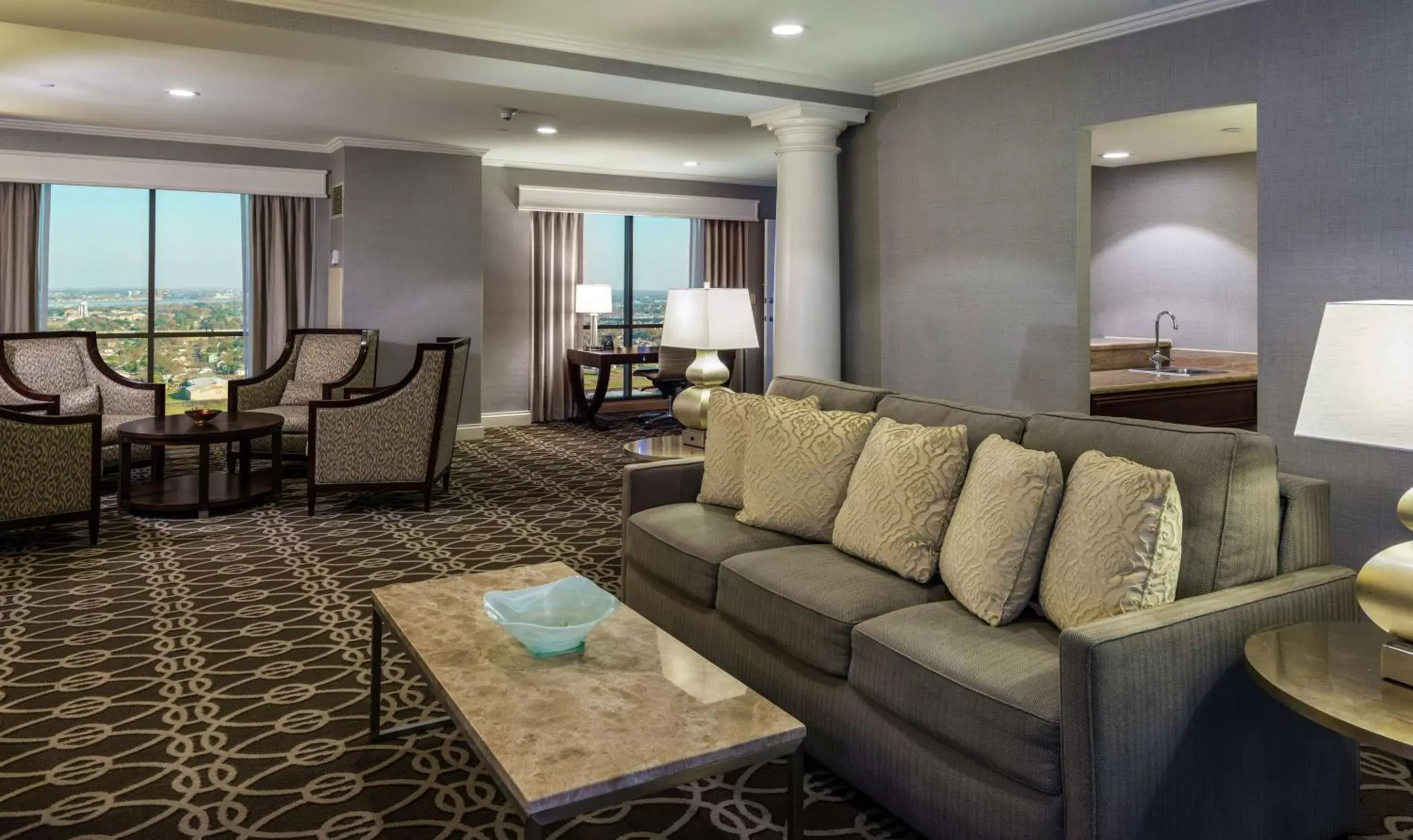 Living room, Seating Area in Hilton New Orleans Riverside