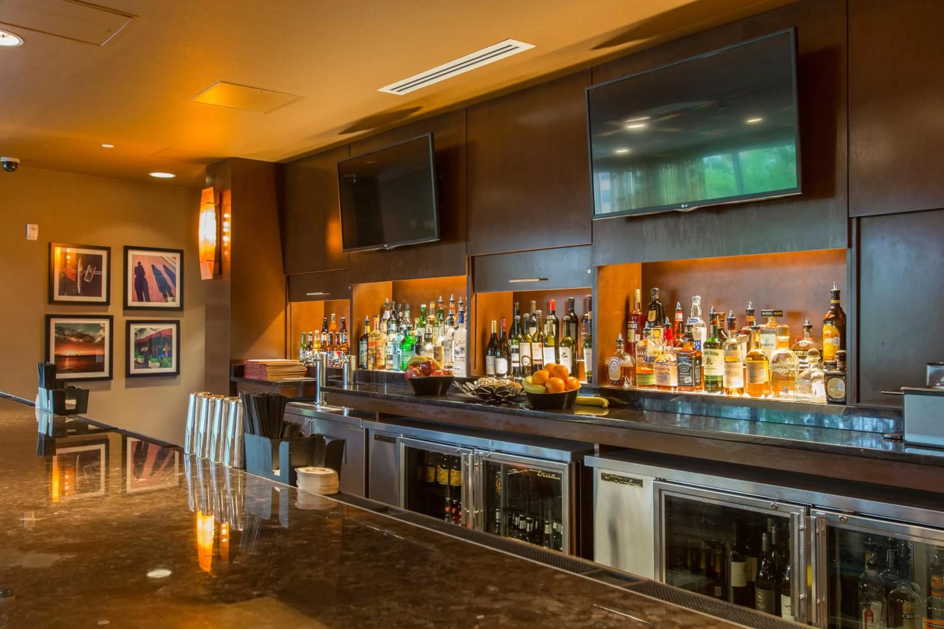 Restaurant/places to eat in Cambria Hotel Plano - Frisco