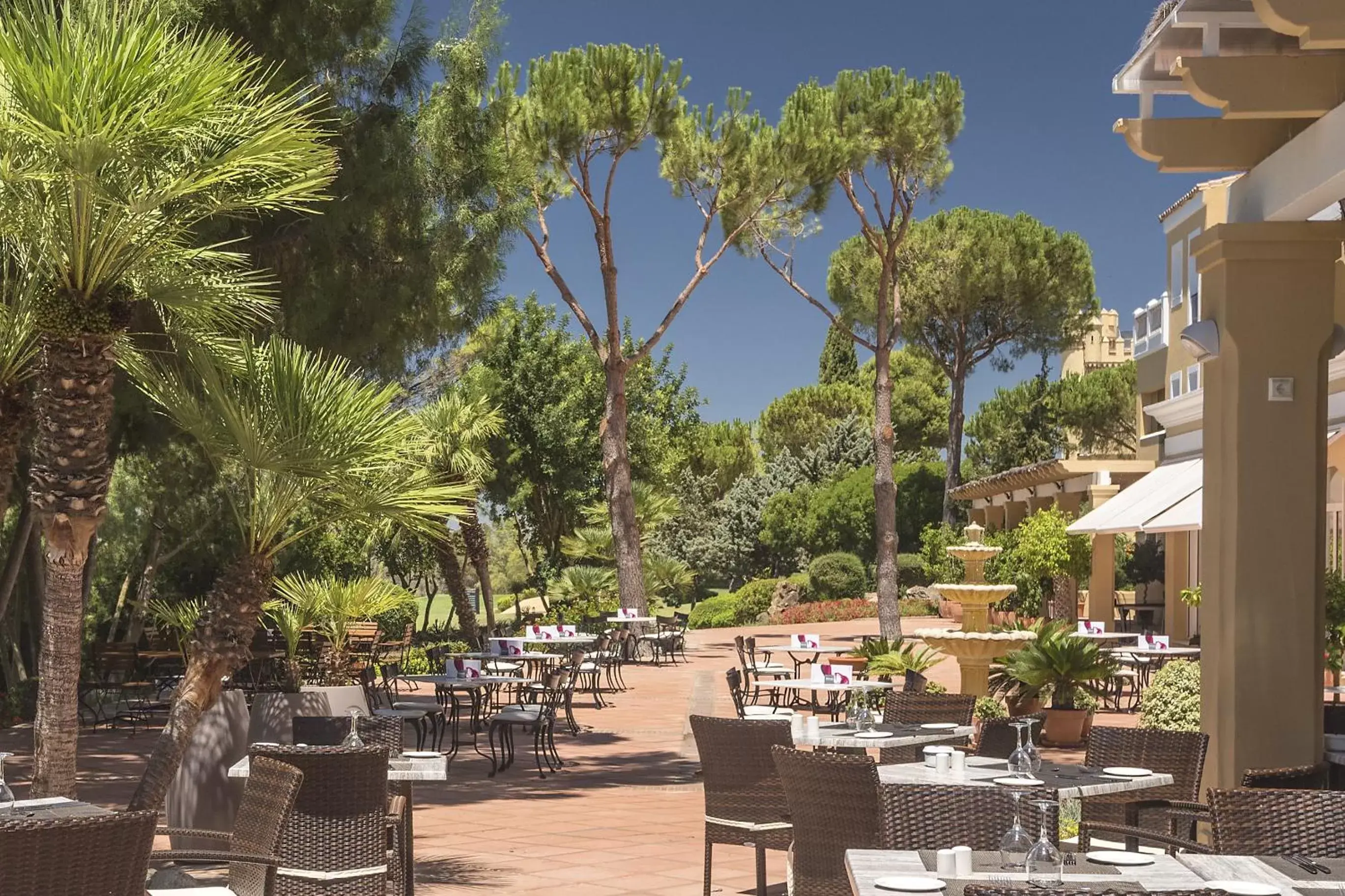 Patio, Restaurant/Places to Eat in Barceló Jerez Montecastillo & Convention Center