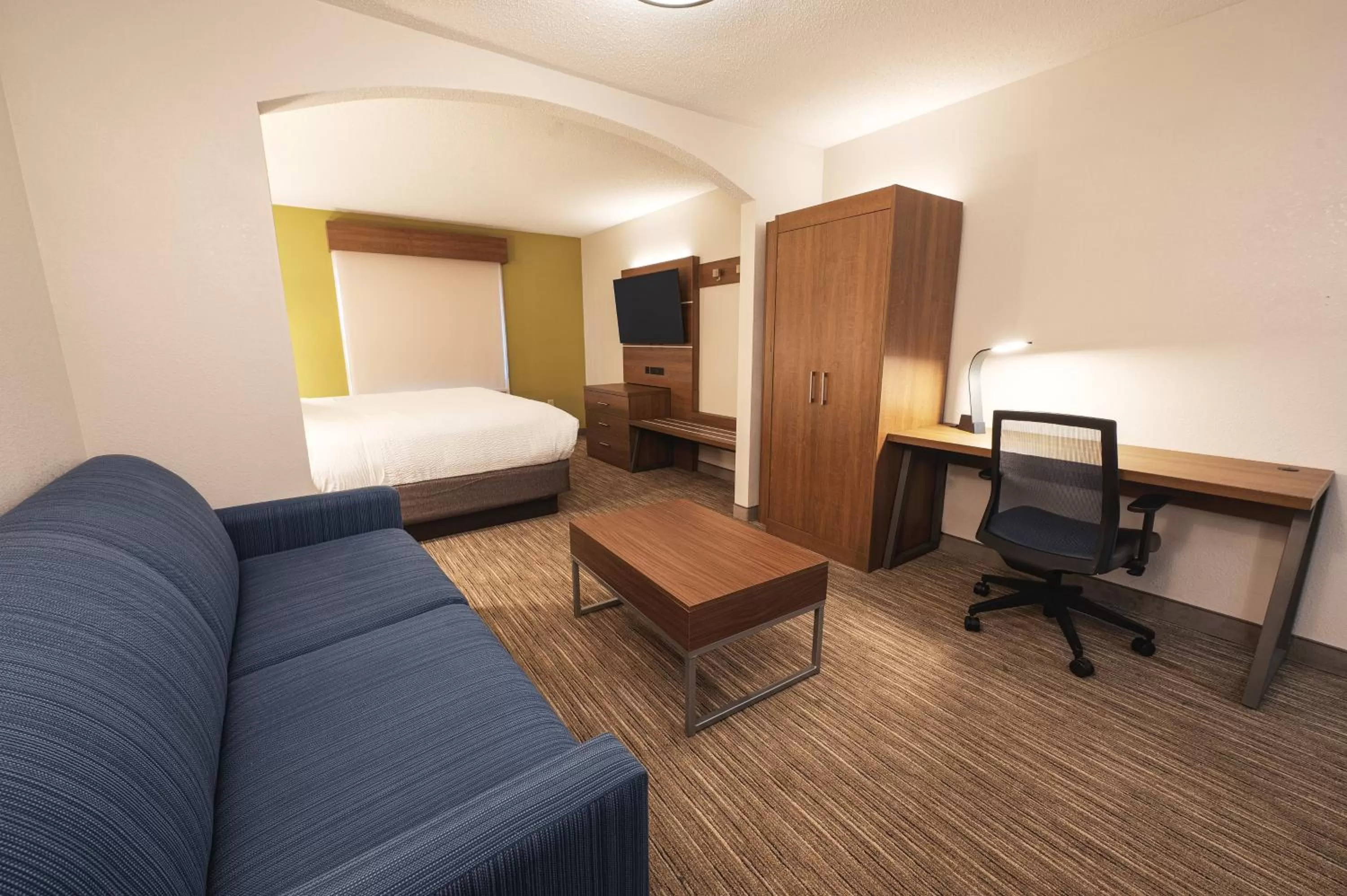 Photo of the whole room, Bed in Holiday Inn Express Hotel & Suites Goshen by IHG
