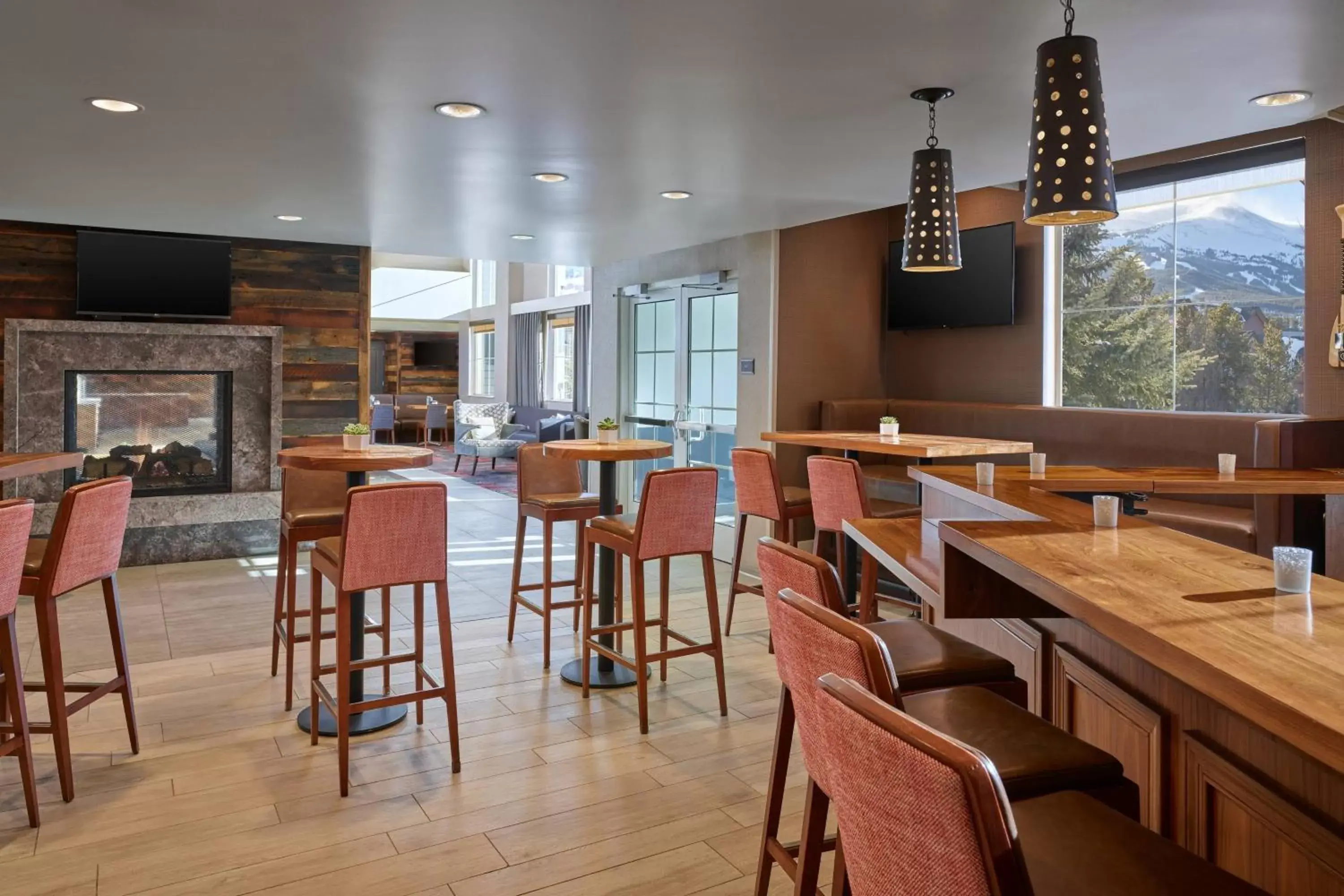 Lounge or bar, Restaurant/Places to Eat in Residence Inn by Marriott Breckenridge
