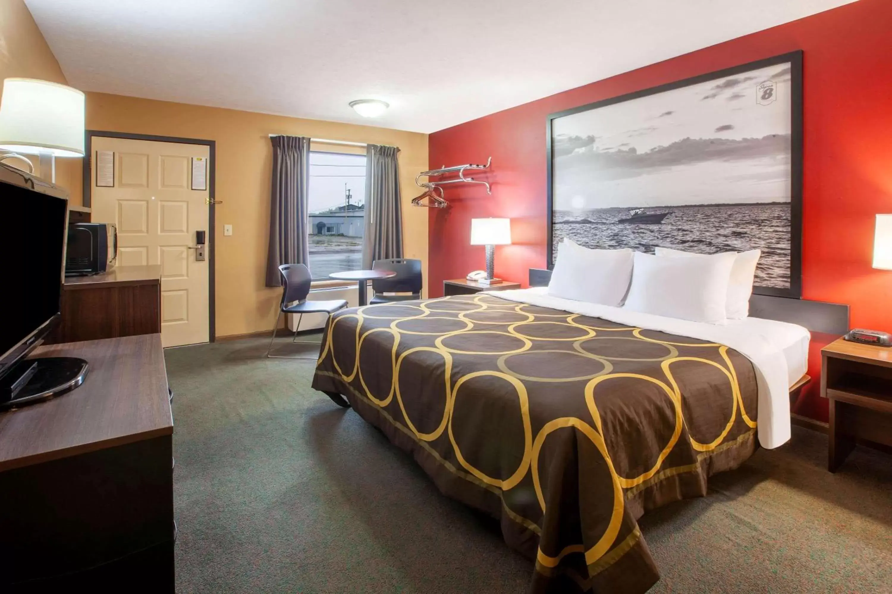 Photo of the whole room, Bed in Super 8 by Wyndham Sandusky