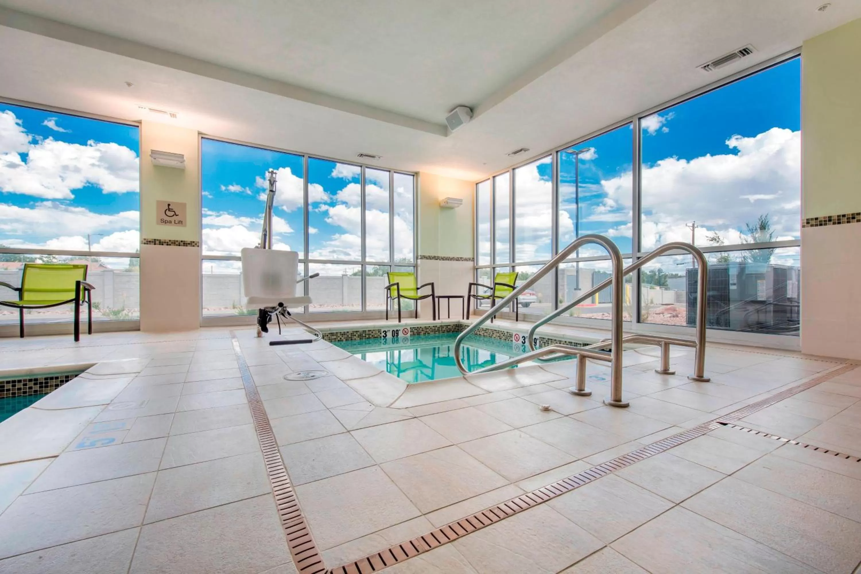 Queen Suite with Adapted Tub - Mobility Accessible in SpringHill Suites by Marriott Gallup