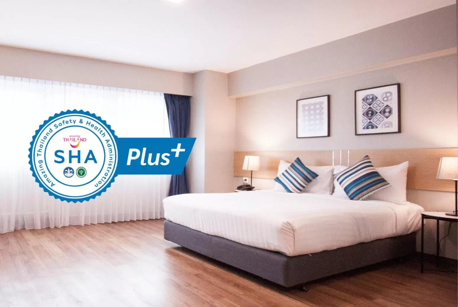 Bed in Samran Place Hotel