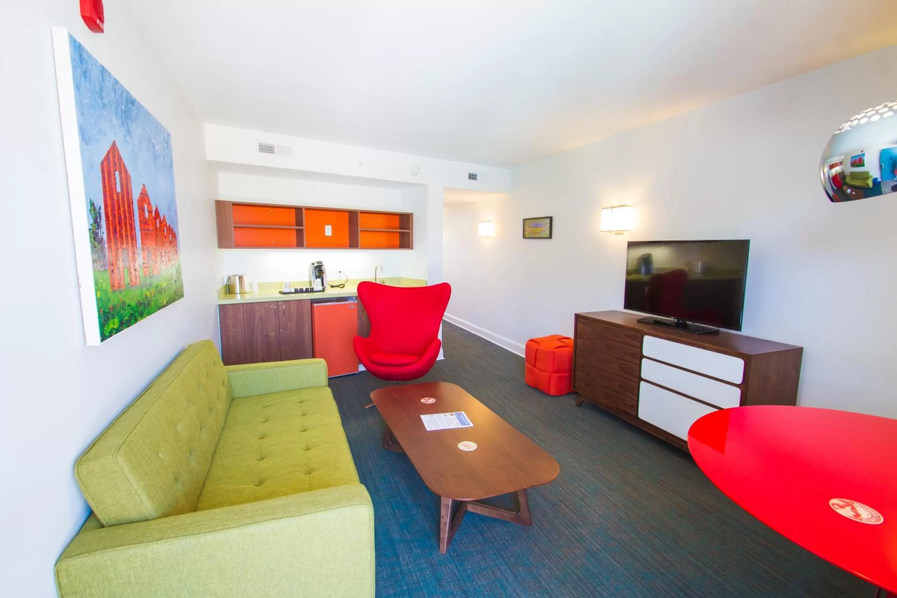 Living room in Mother Earth Motor Lodge