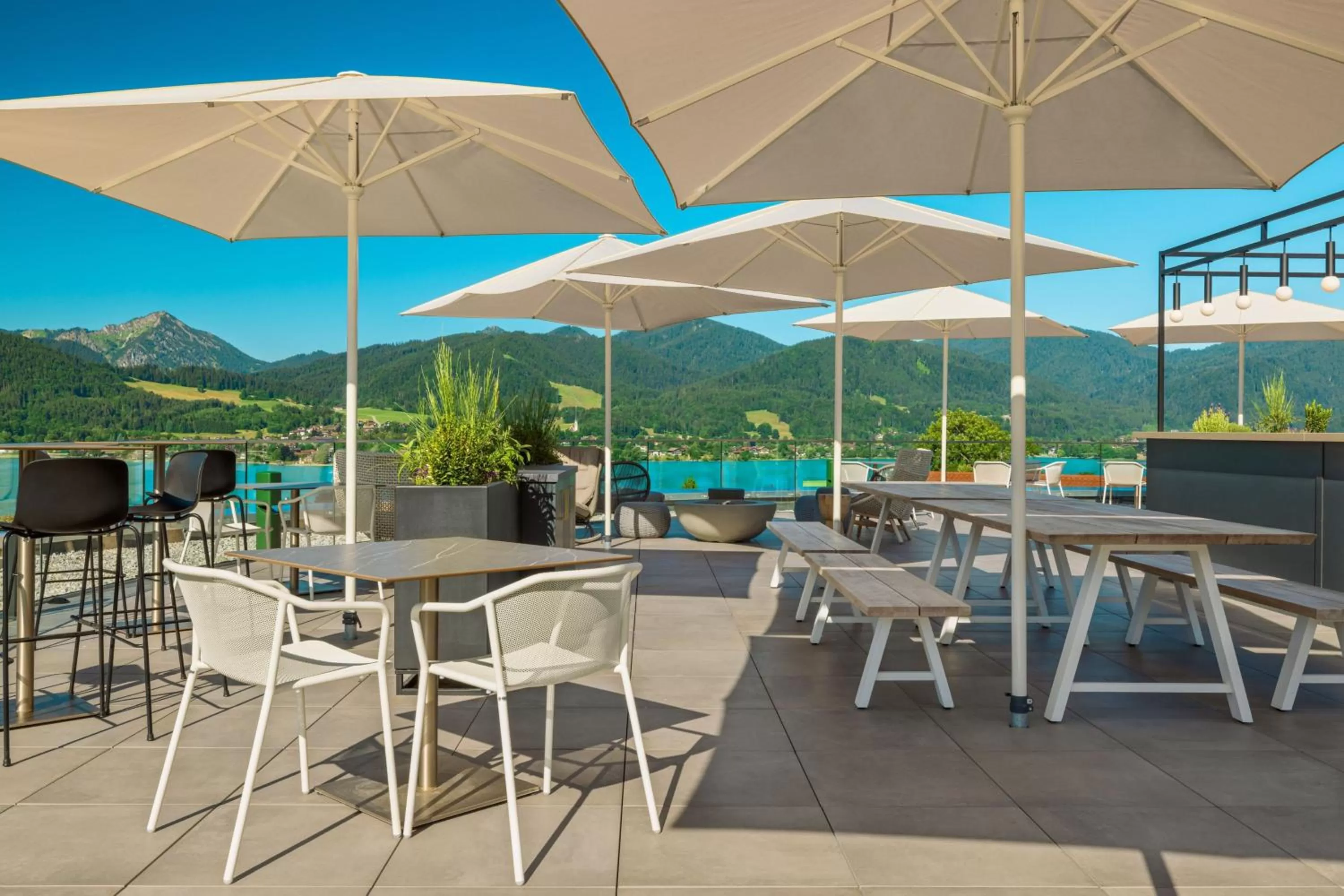 Lounge or bar in Caro & Selig, Tegernsee, Autograph Collection