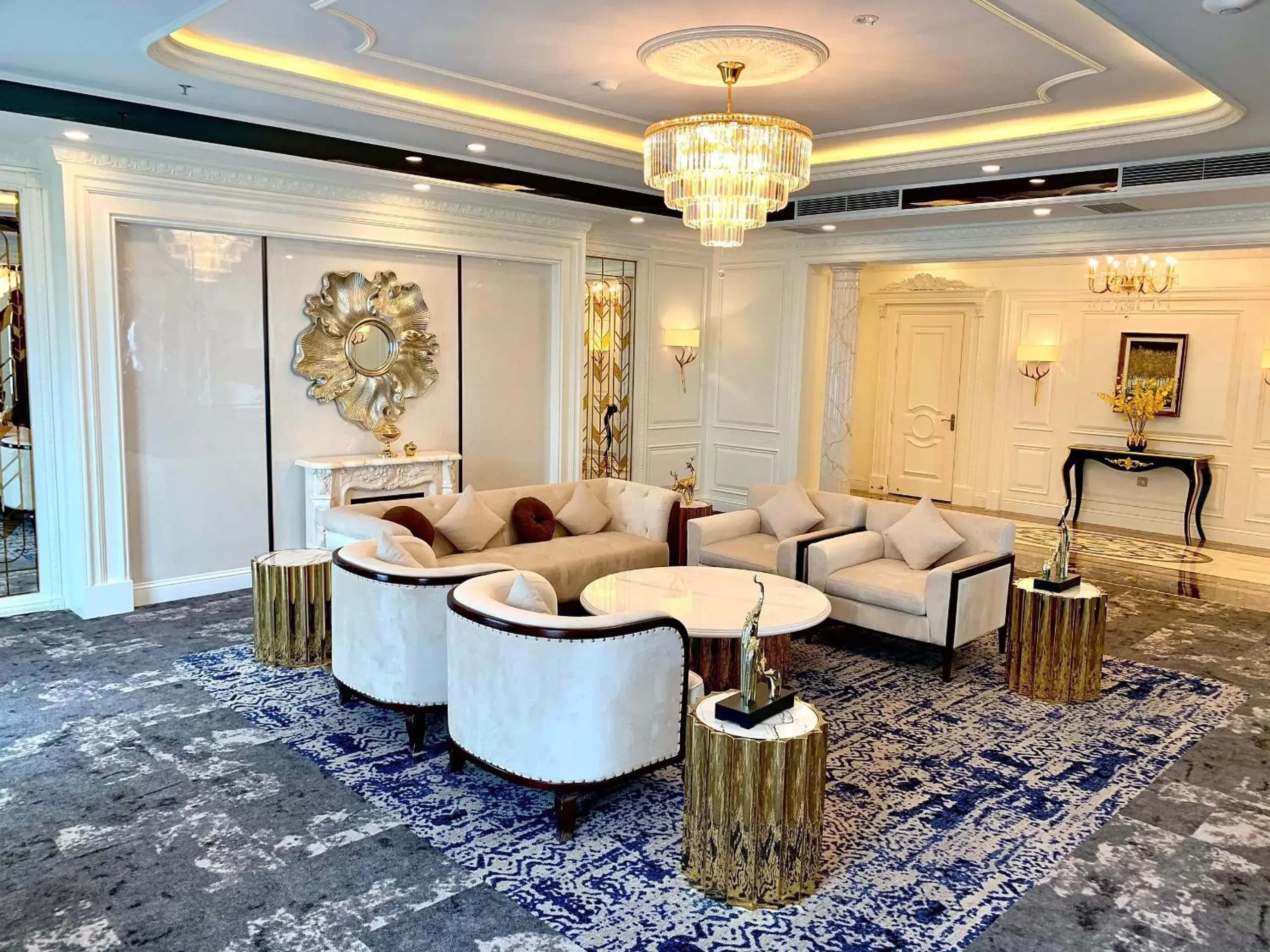 Property building in Muong Thanh Luxury Saigon Hotel Property building in Muong Thanh Luxury Saigon Hotel