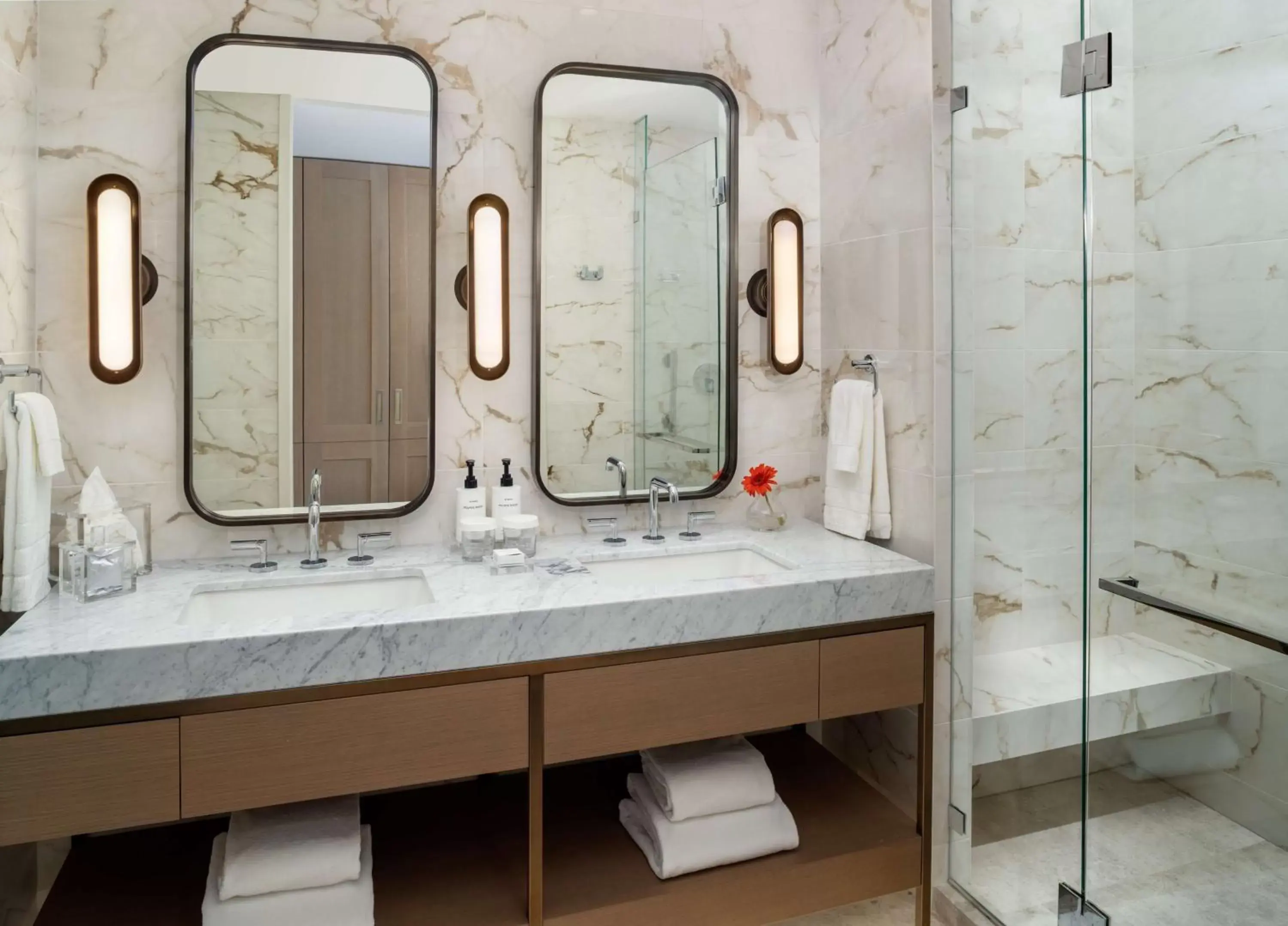 Deluxe Queen Room with Two Queen Beds and Mobility Accessible Tub in Conrad Nashville Deluxe Queen Room with Two Queen Beds and Mobility Accessible Tub in Conrad Nashville