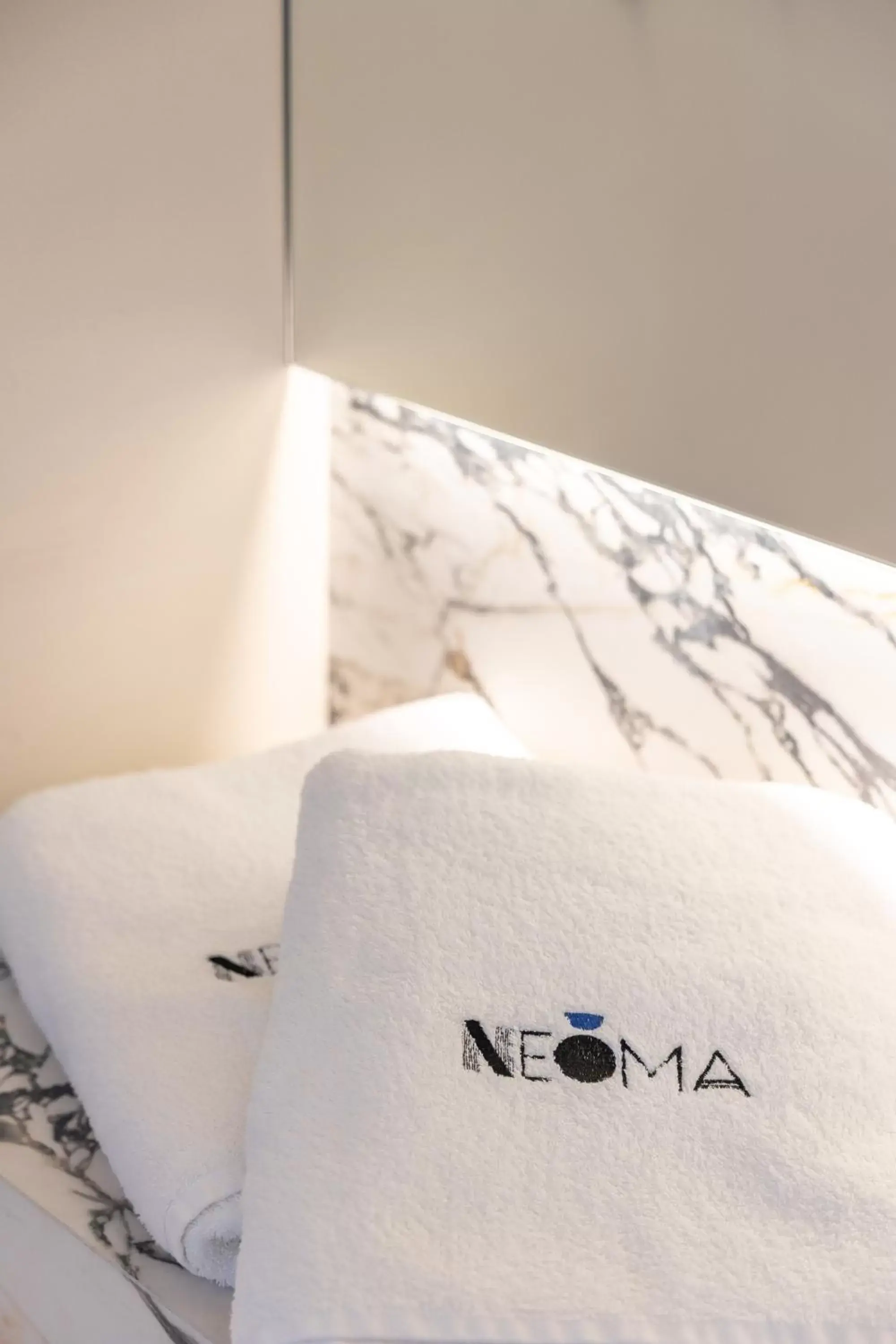 towels, Bed in Neoma