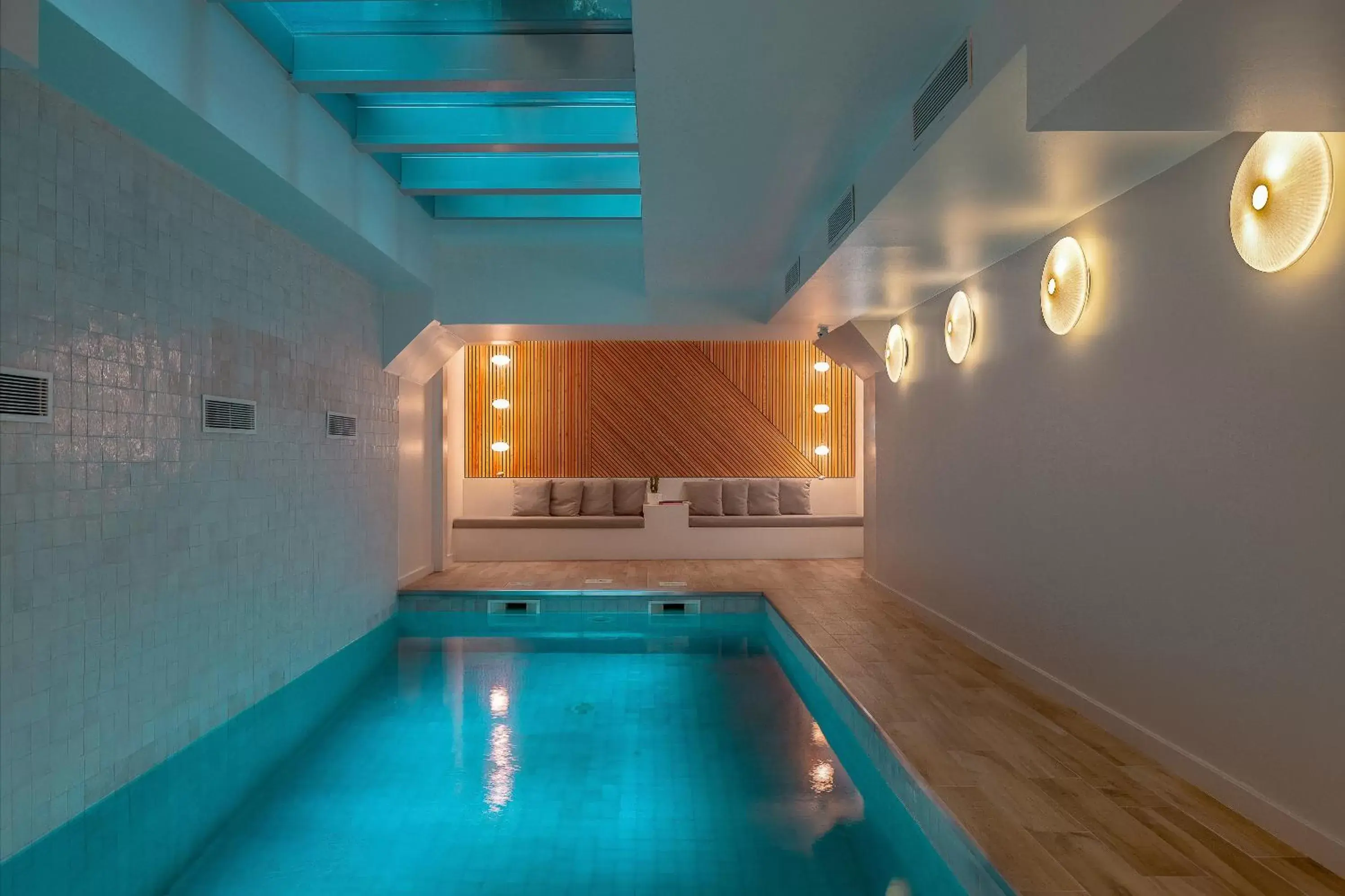 Swimming Pool in Lyric Hotel Paris Opera