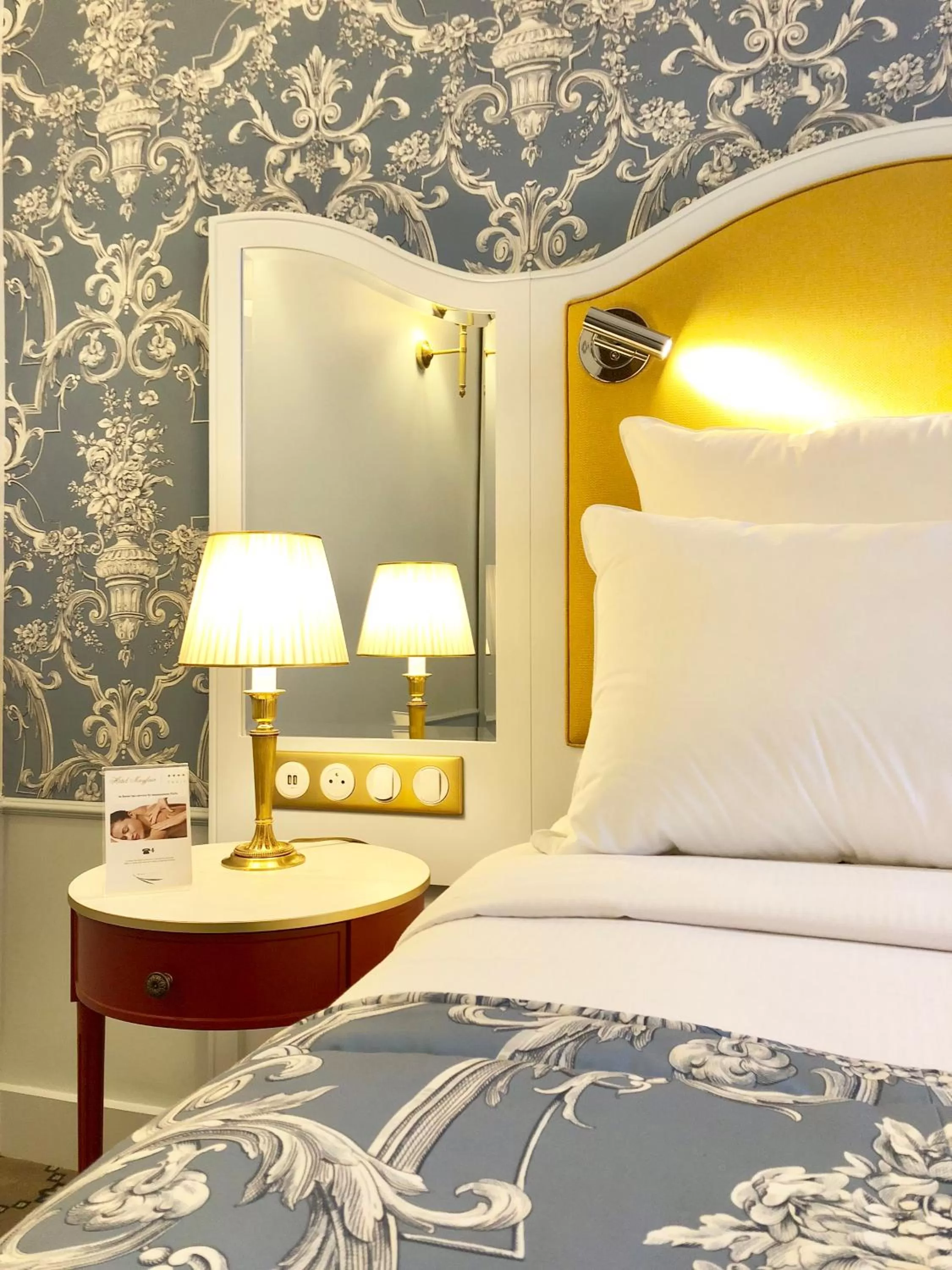 Photo of the whole room, Bed in Hôtel Mayfair Paris