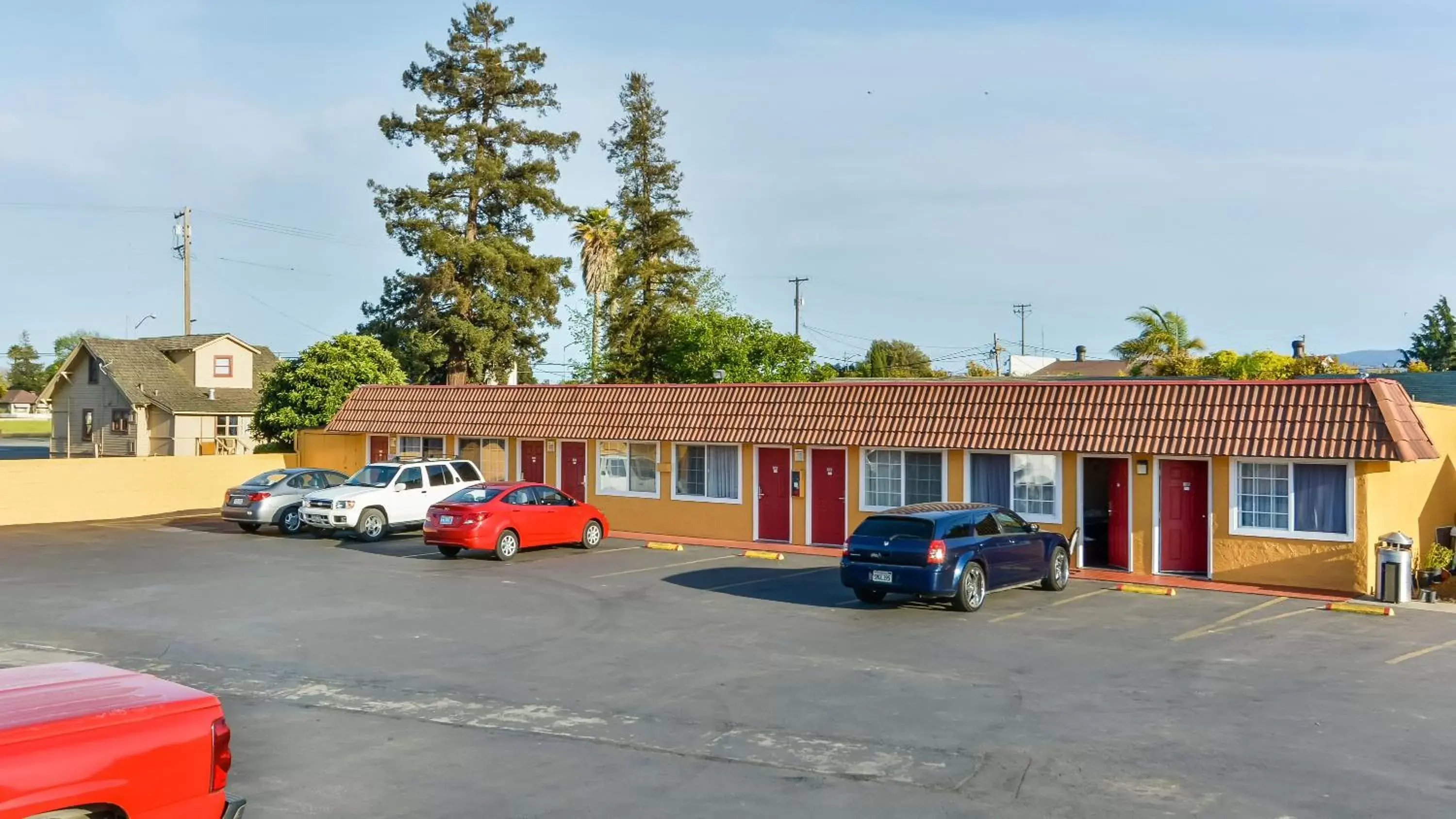 Property Building in Hollister Inn