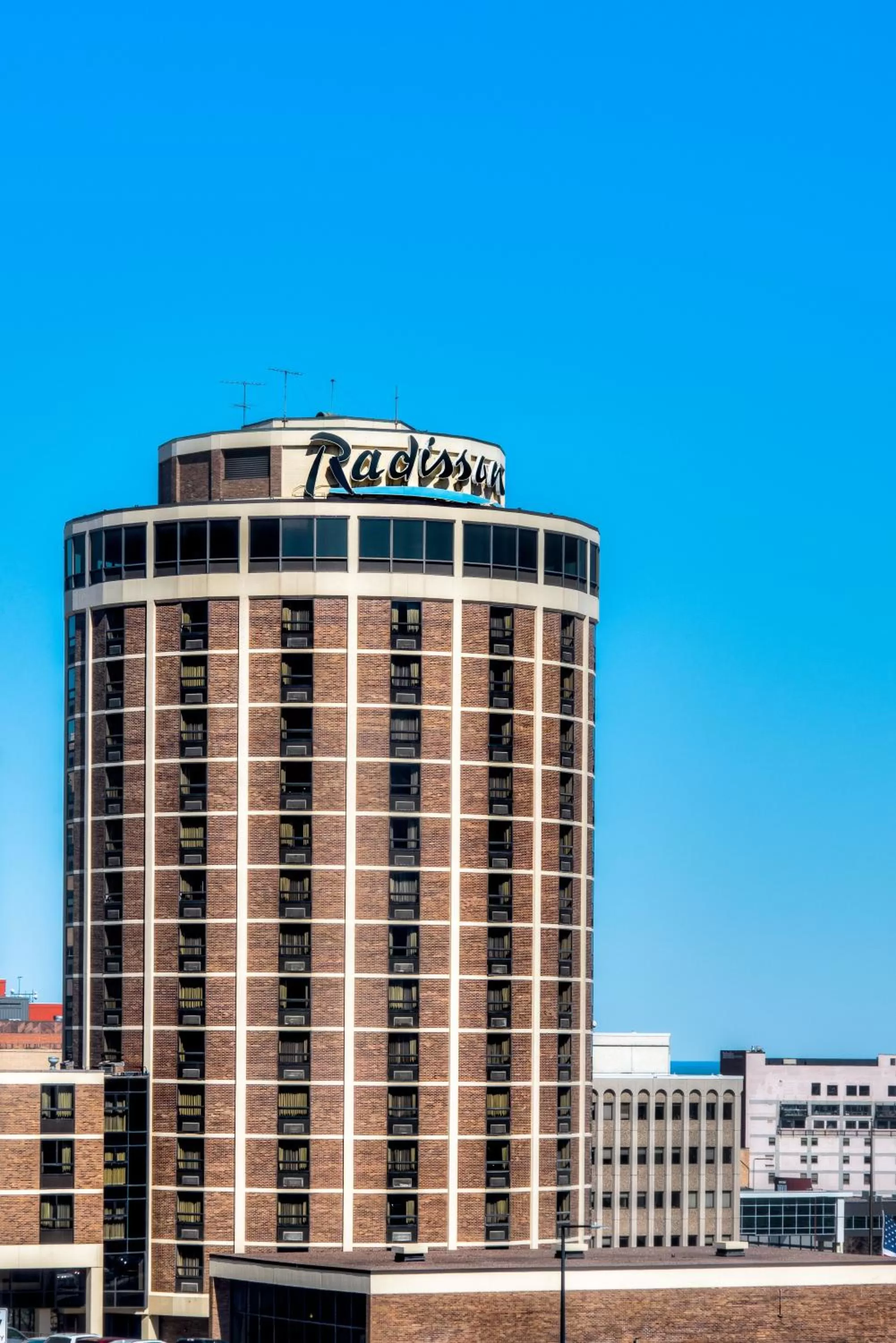 Property building in Radisson Hotel Duluth-Harborview