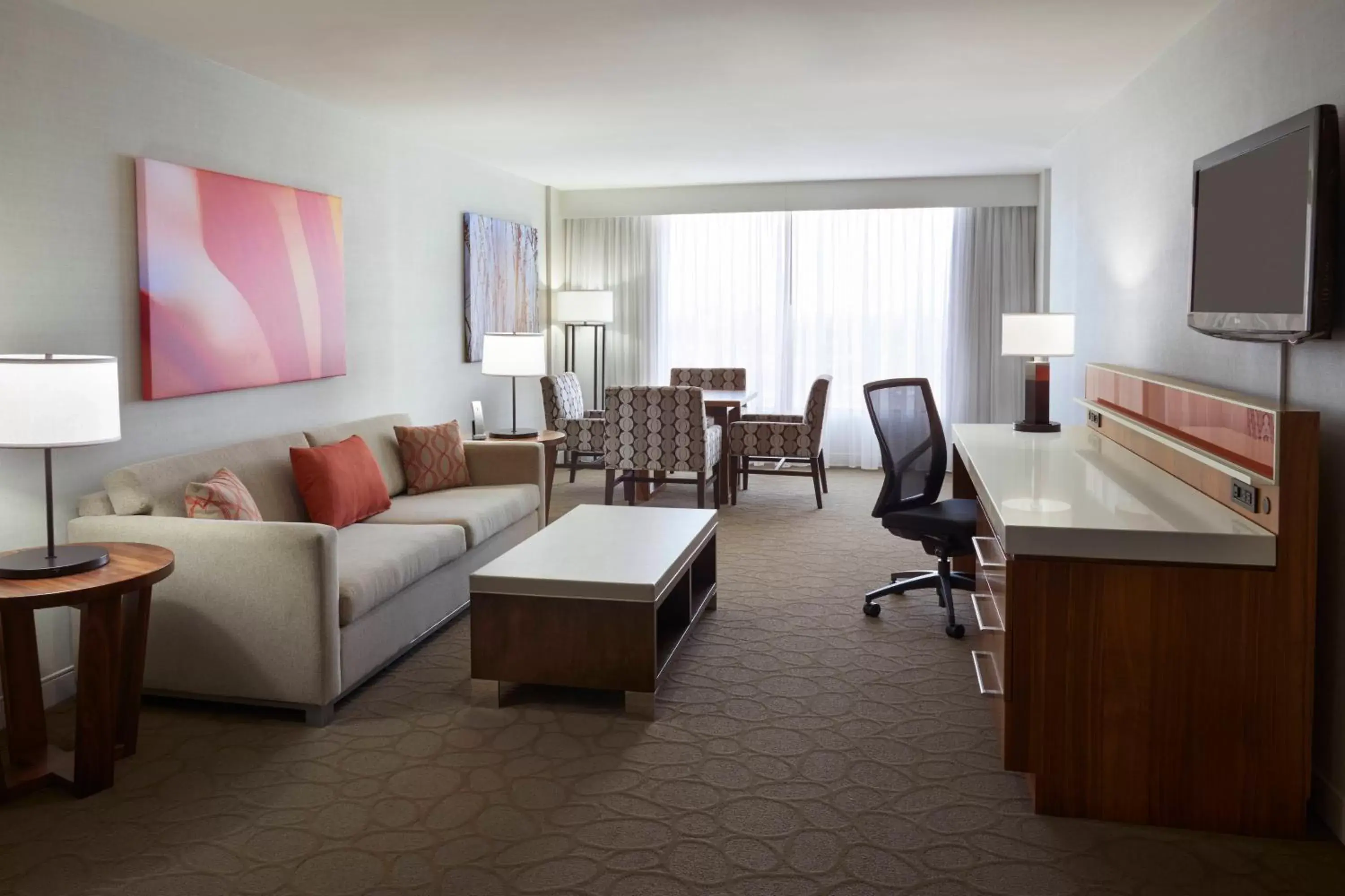 Living room, Seating Area in Delta Hotels by Marriott Toronto Airport & Conference Centre