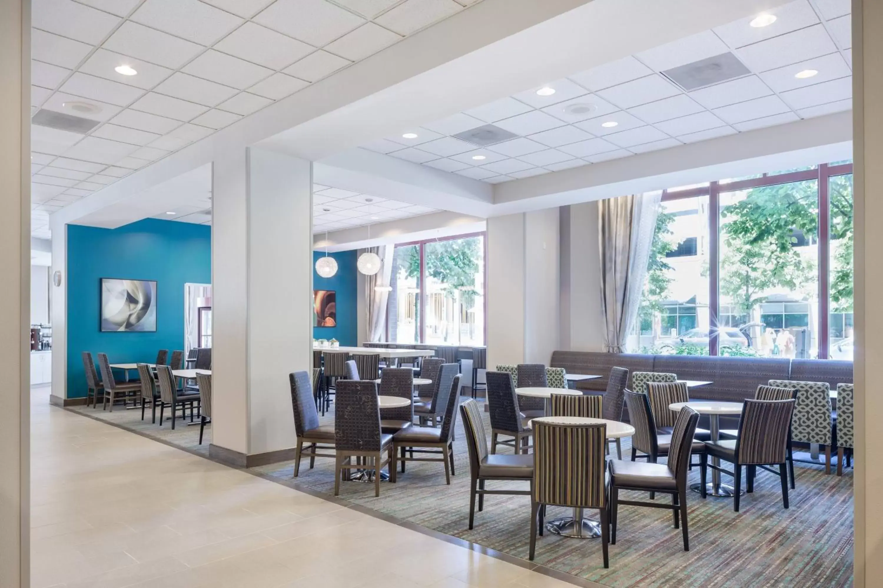 Breakfast, Restaurant/Places to Eat in Residence Inn Portland Downtown/RiverPlace