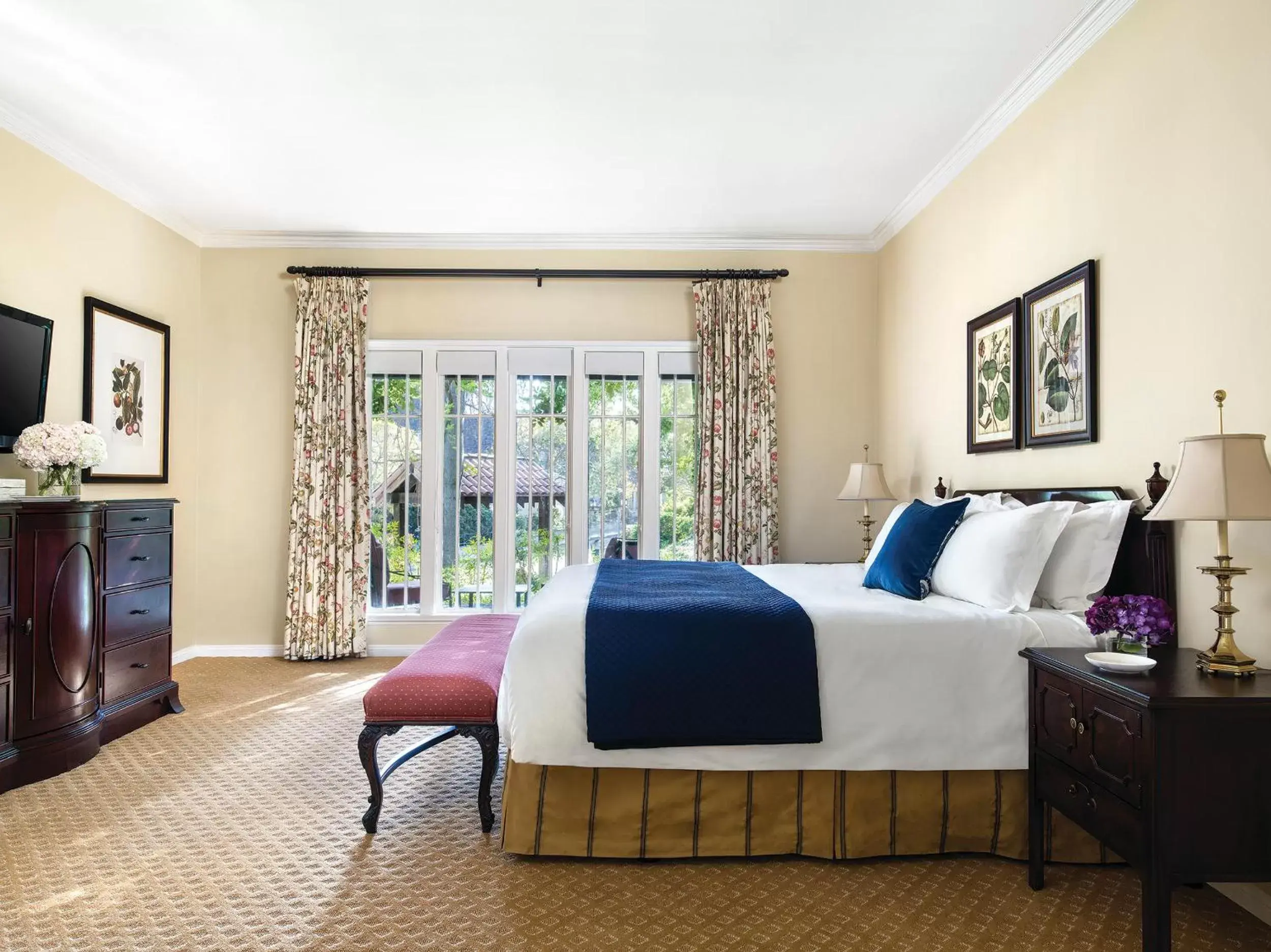 Bedroom in The Langham Huntington, Pasadena