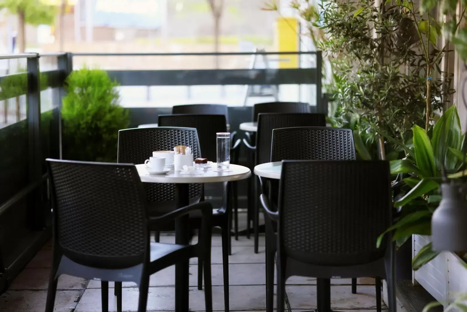 Seating area, Restaurant/Places to Eat in Abc Hotel