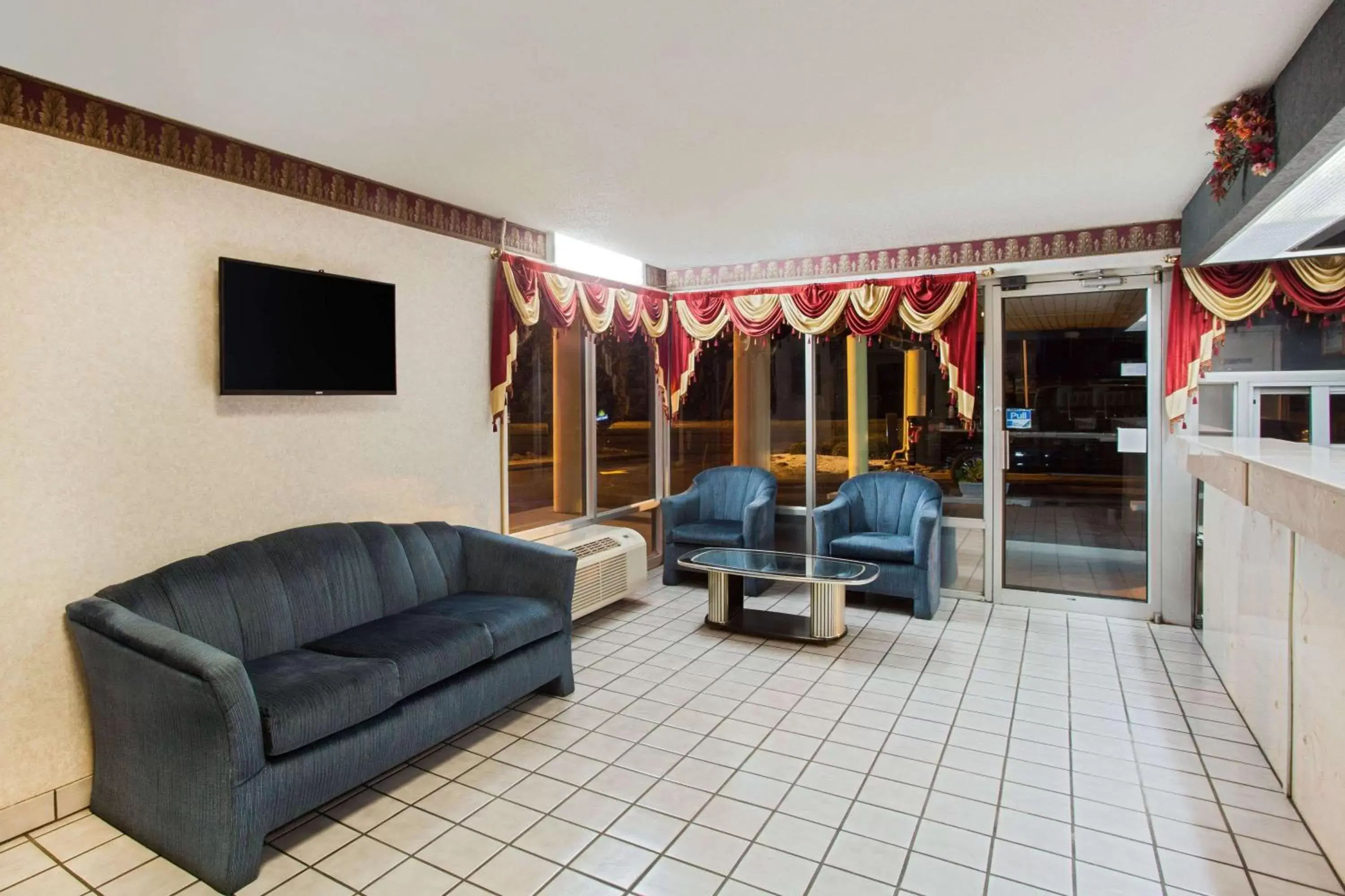 Lobby or reception, Seating Area in Days Inn by Wyndham Greeneville