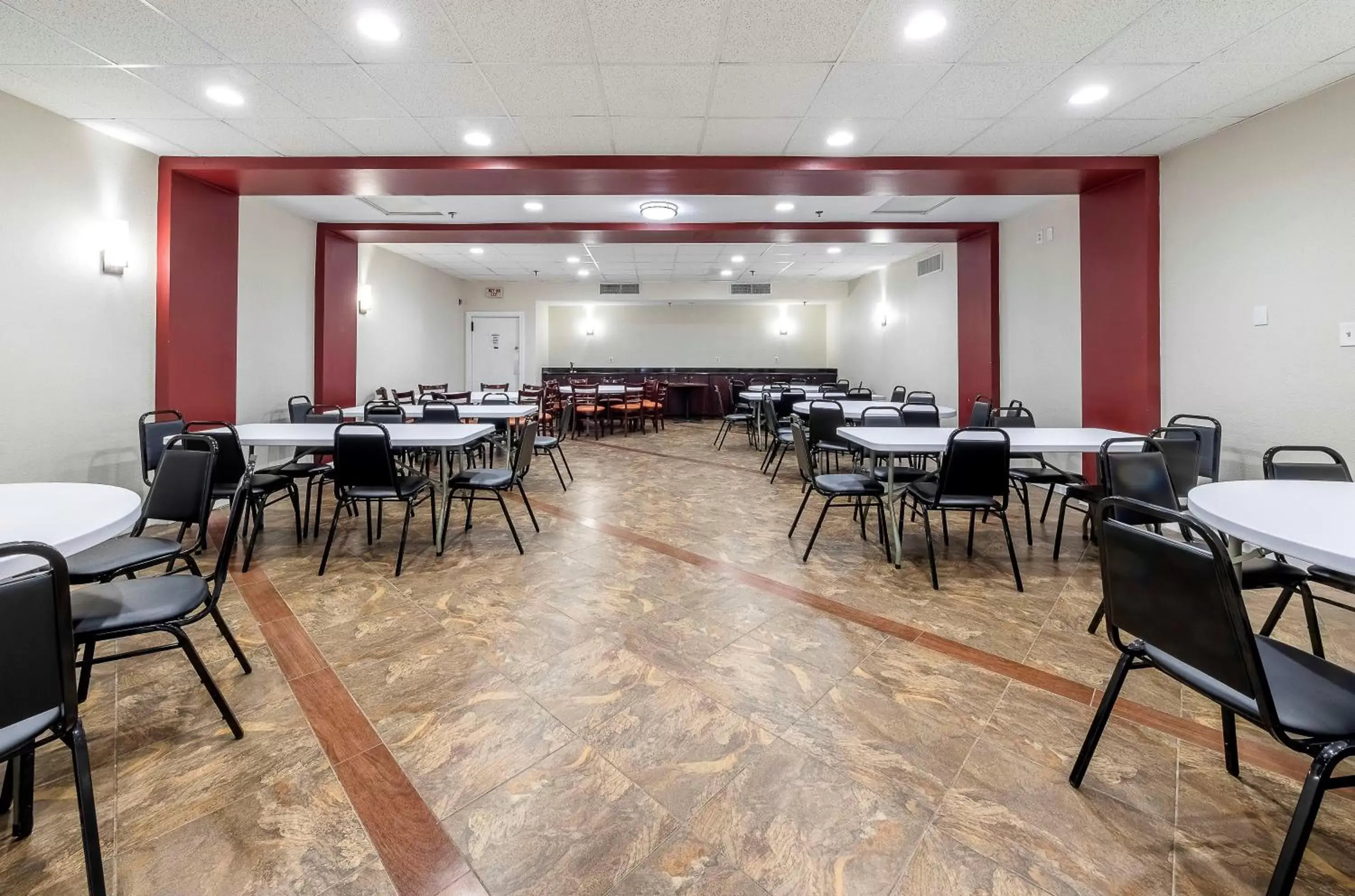 Meeting/conference room, Restaurant/Places to Eat in Red Roof Inn Bordentown - McGuire AFB