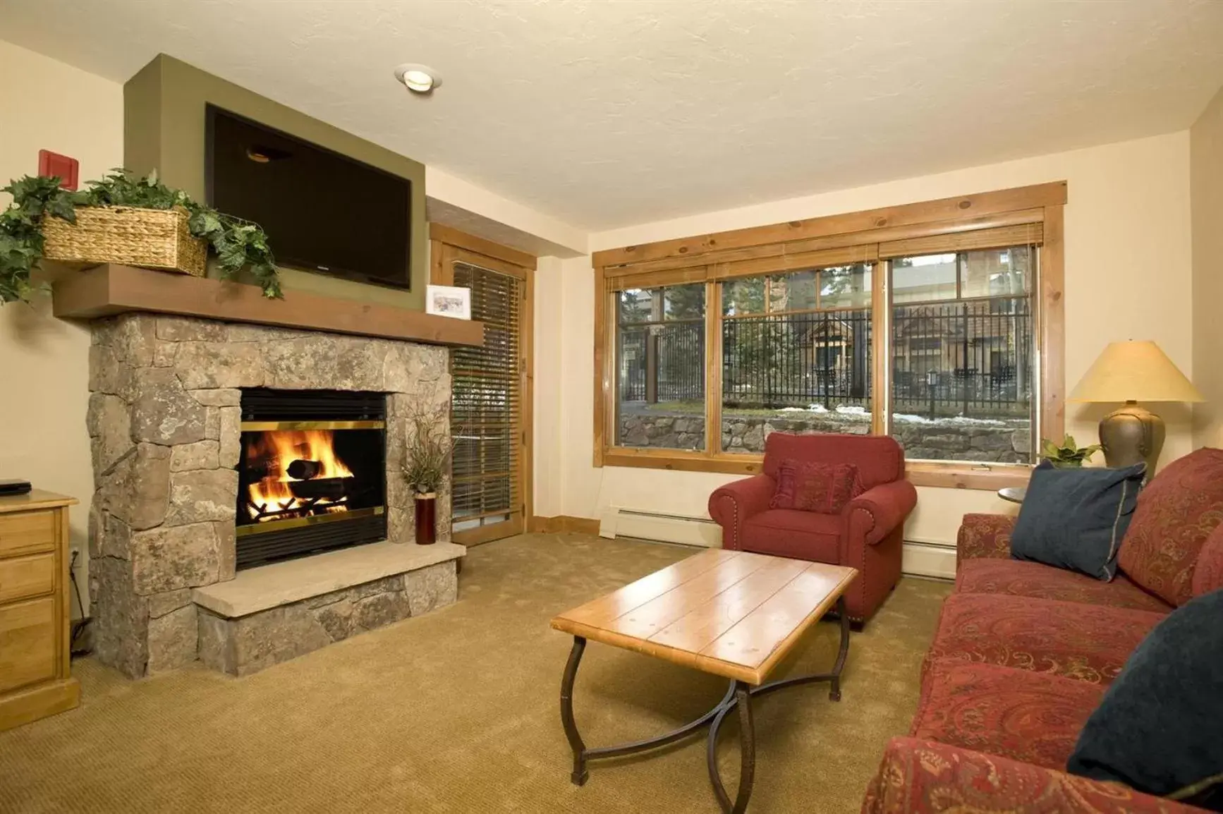Photo of the whole room, Seating Area in Mountain Thunder Lodge