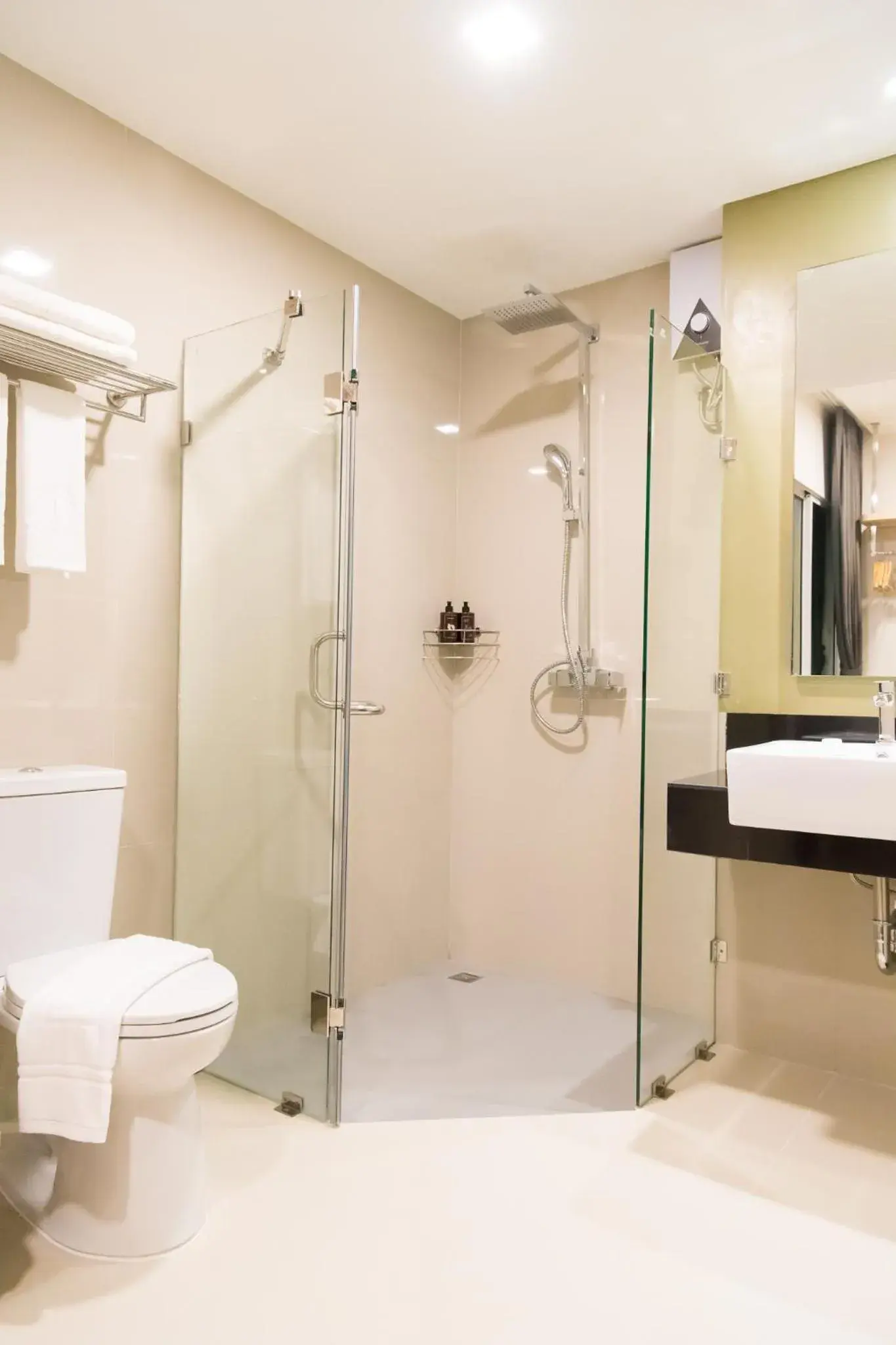 Bathroom in Tarawish Hotel