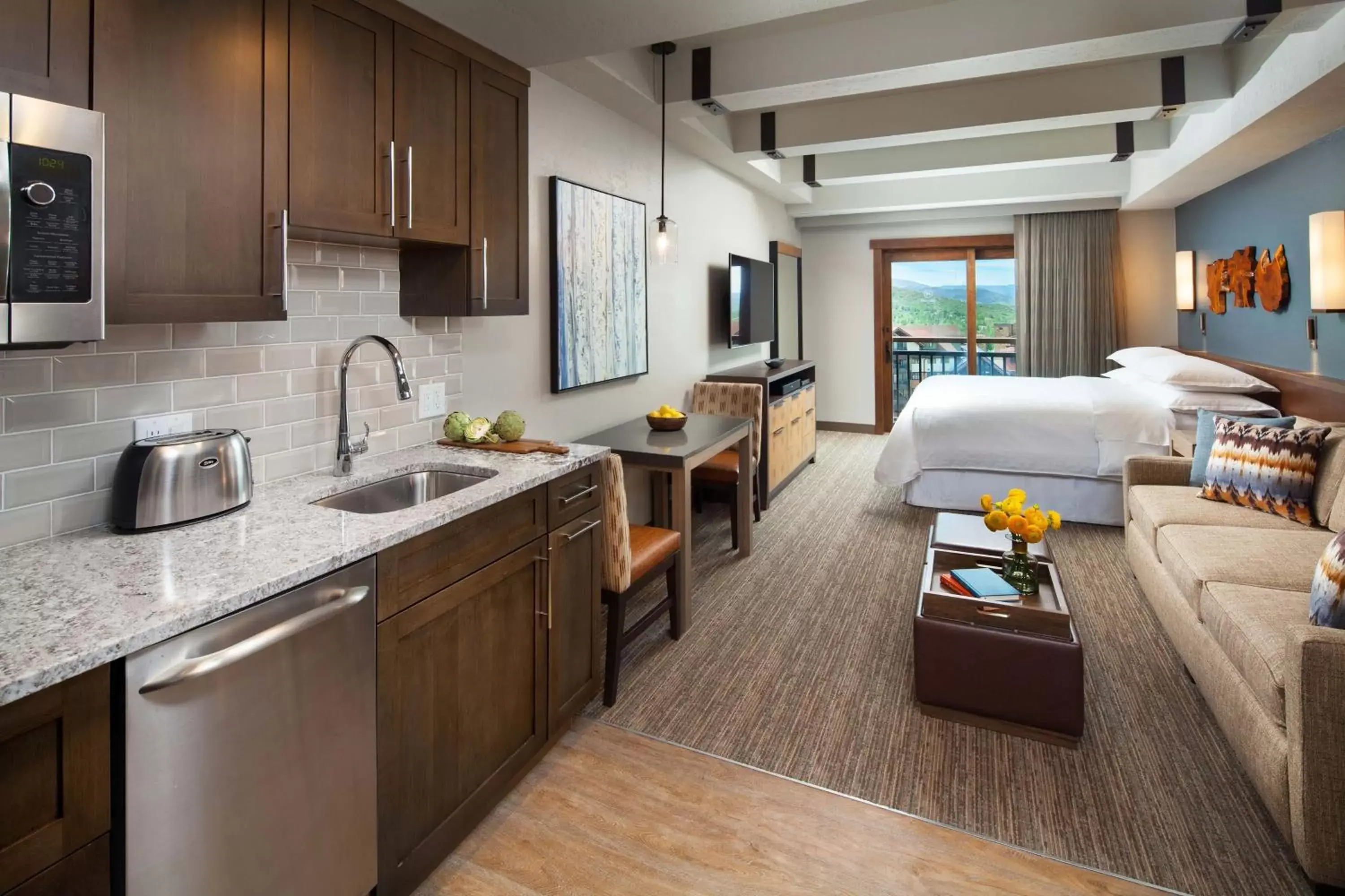 Living room, Kitchen/Kitchenette in Sheraton Steamboat Resort Villas