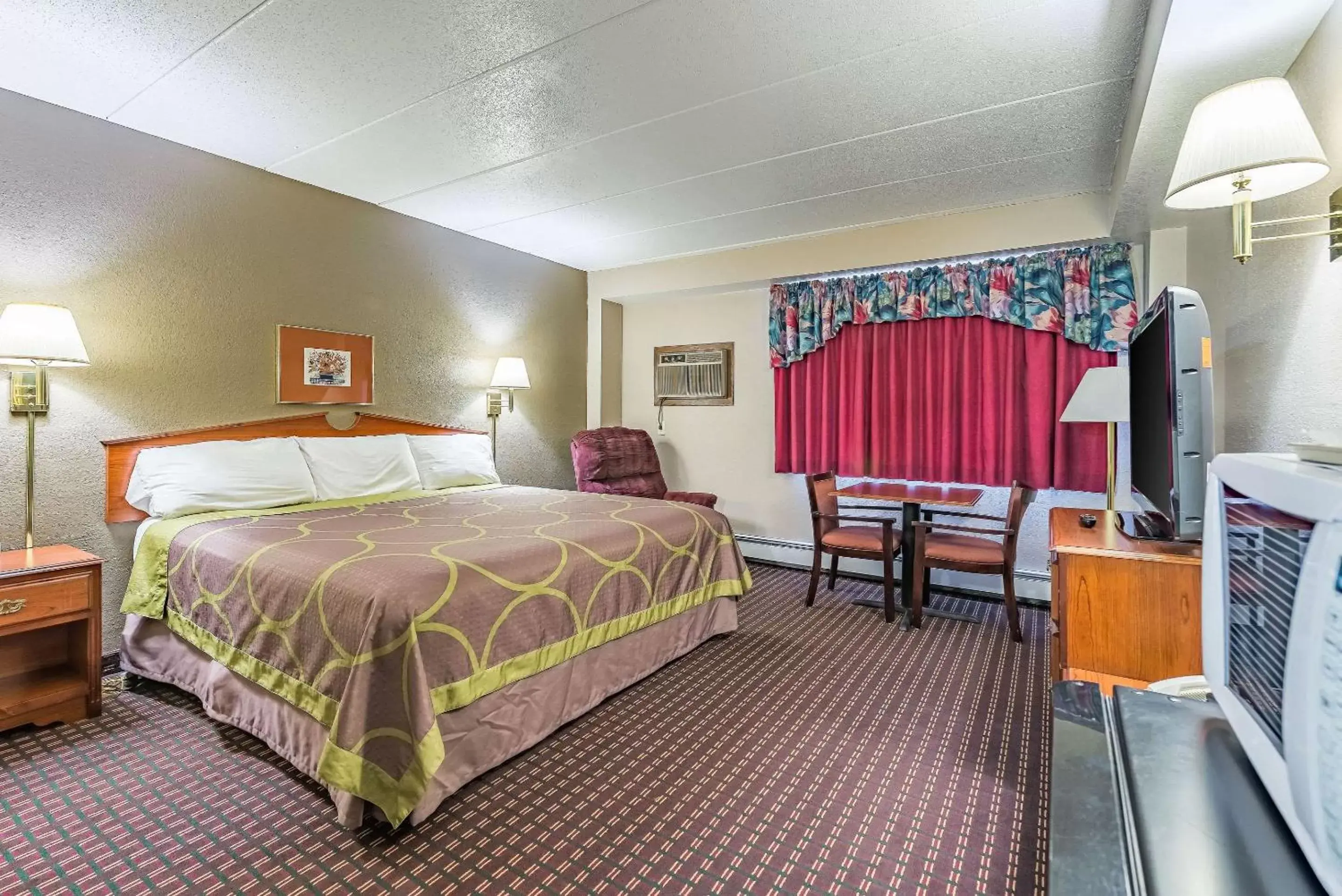 Photo of the whole room, Bed in Rodeway Inn