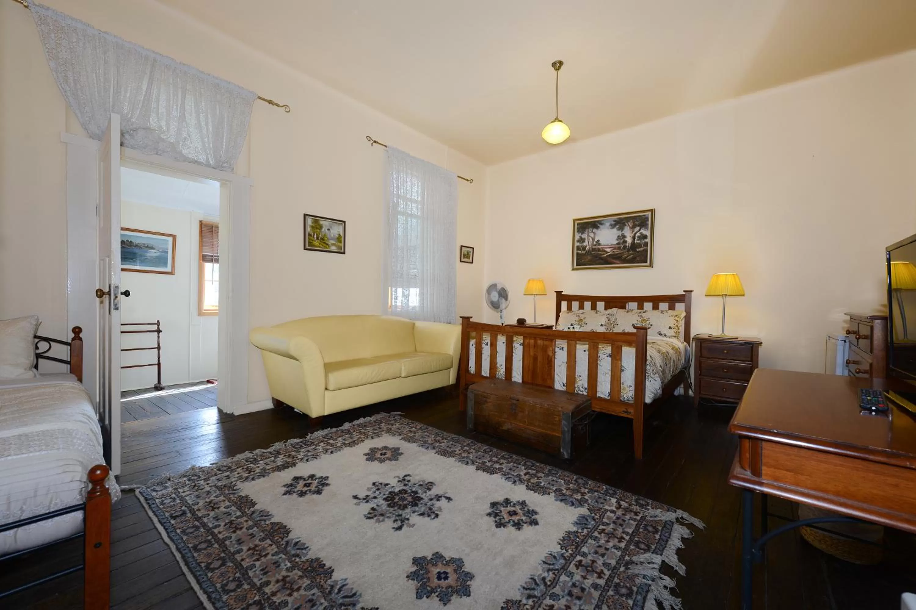 Bedroom, Bed in Edinburgh Gallery Bed & Breakfast