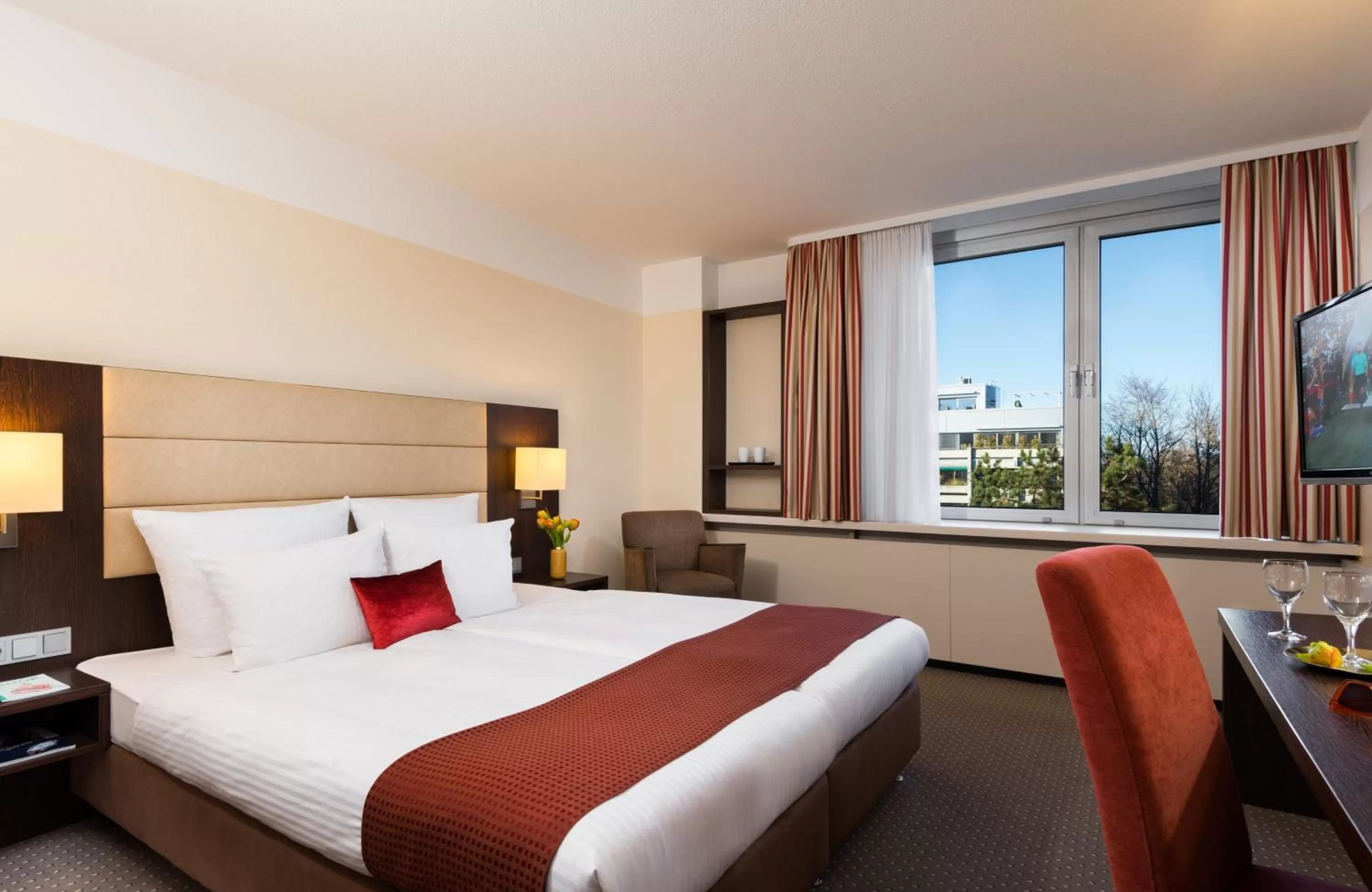 Deluxe Double or Twin Room in Leonardo Hotel Munich Arabellapark