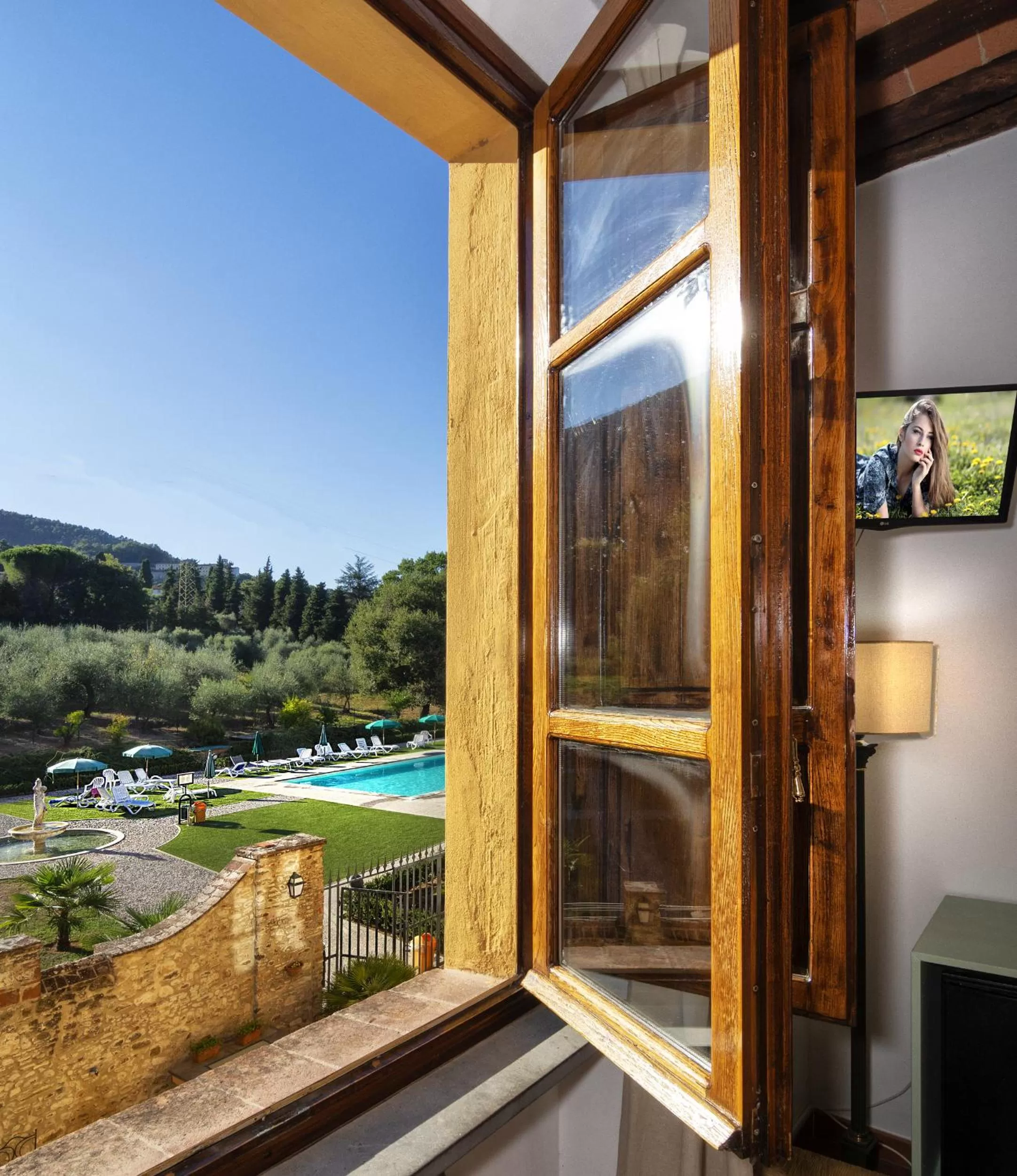 Pool view in Hotel Villa Cheli