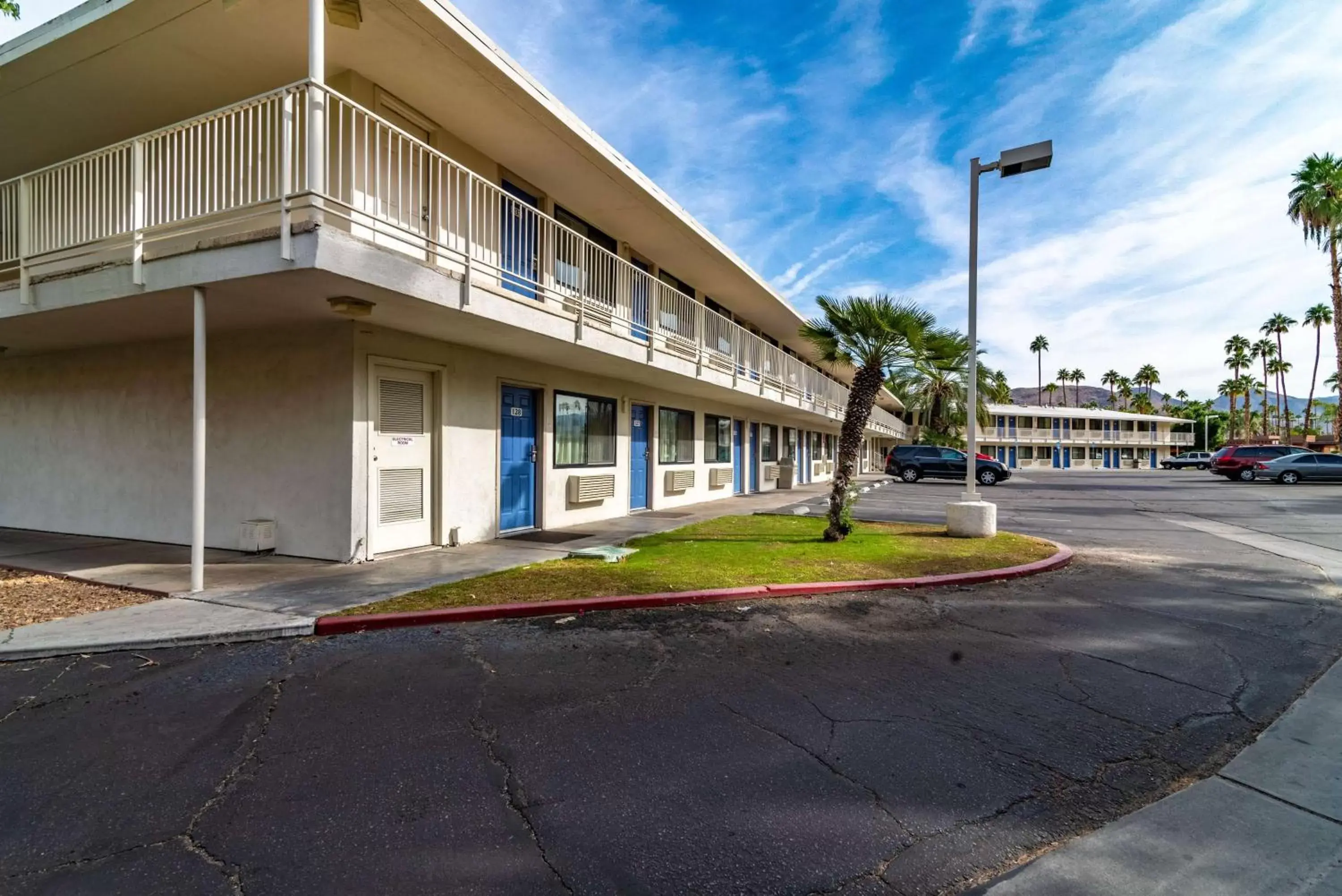 Property Building in Motel 6-Palm Springs, CA - East - Palm Canyon