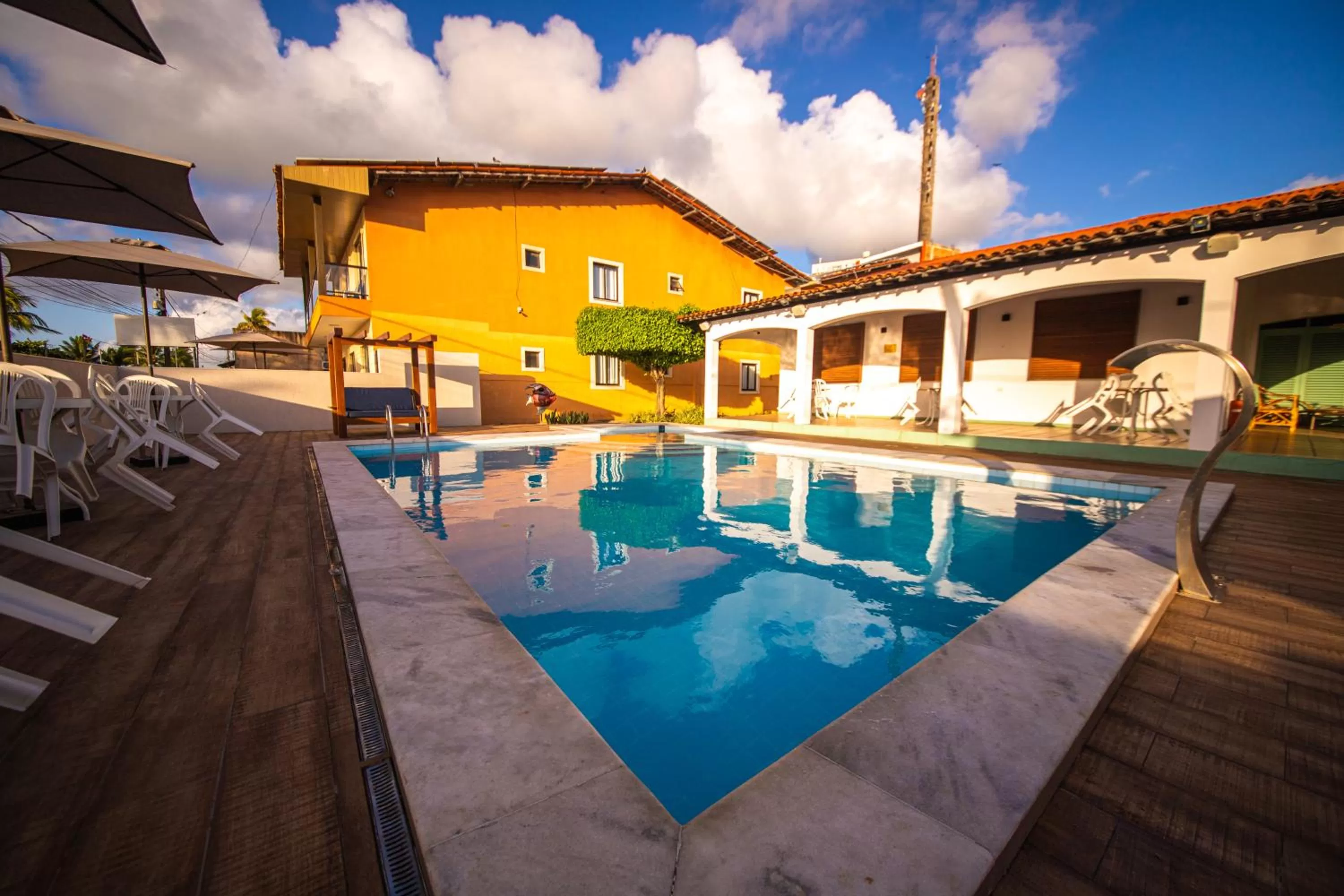Swimming pool in Pousada Mariluz