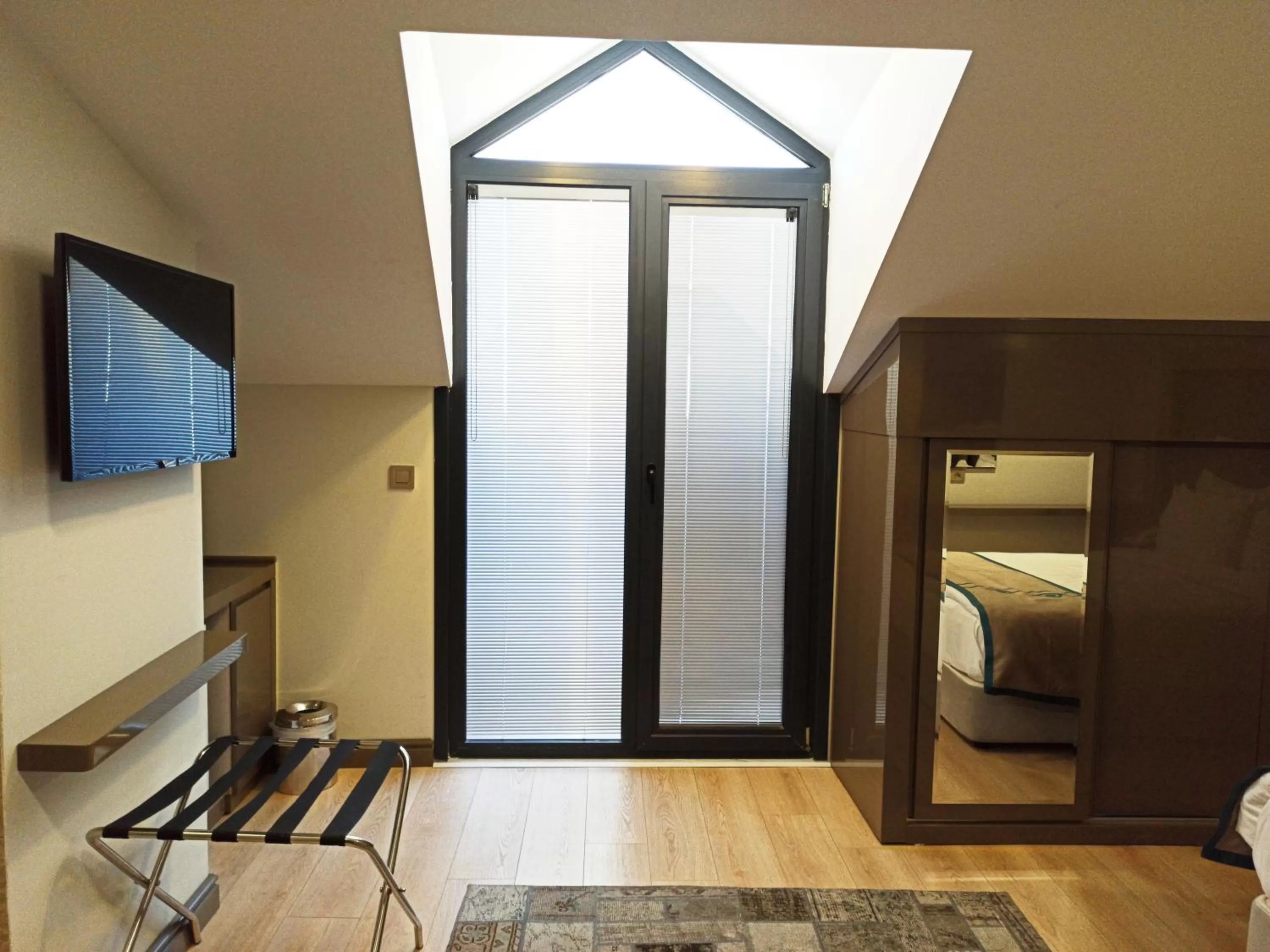 Balcony/Terrace, Bed in Peyk Hotel Oldcity