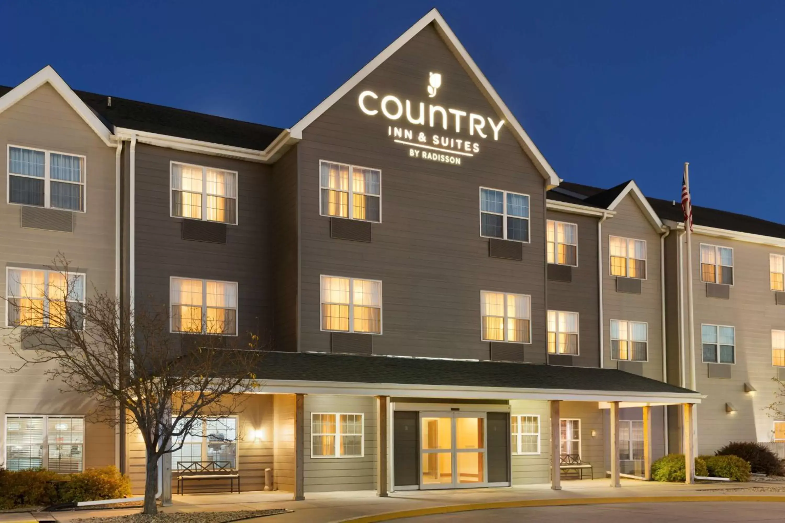Property building in Country Inn & Suites by Radisson, Kearney, NE