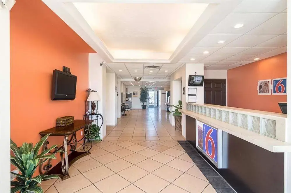 Lobby/Reception in Motel 6-Norman, OK