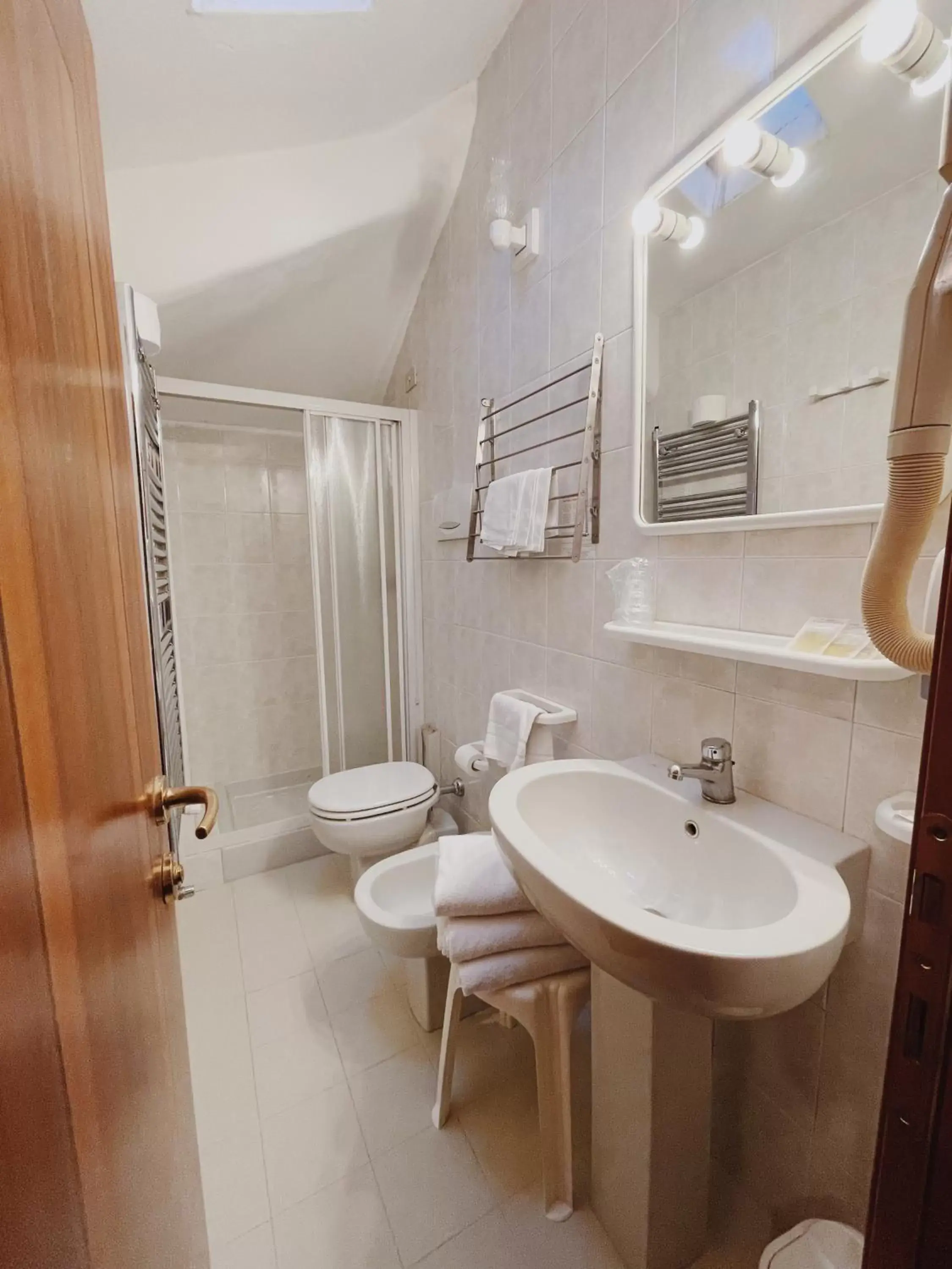 Shower, Bathroom in Hotel Tivoli