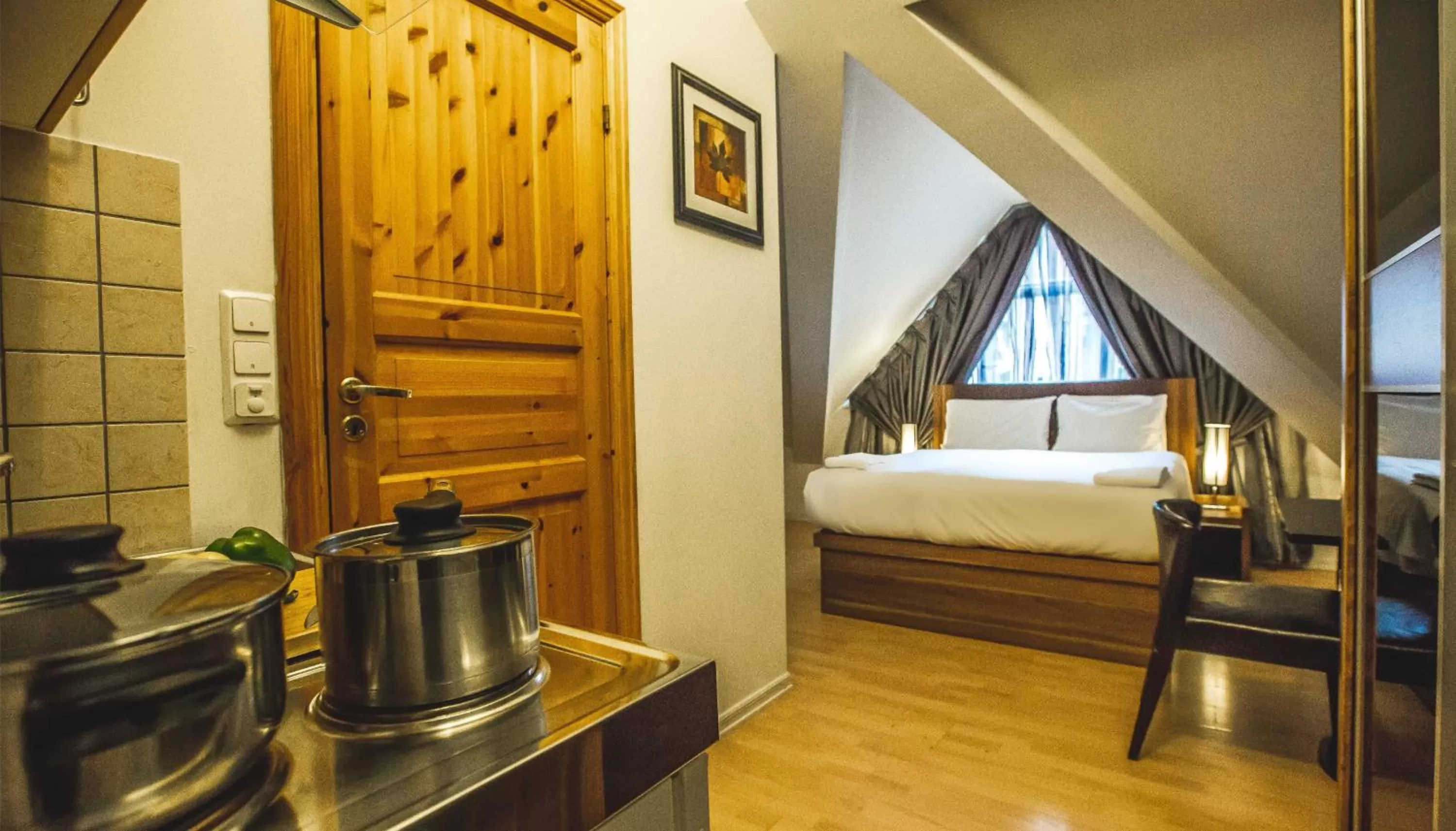 Day, Bed in Central City Apartments