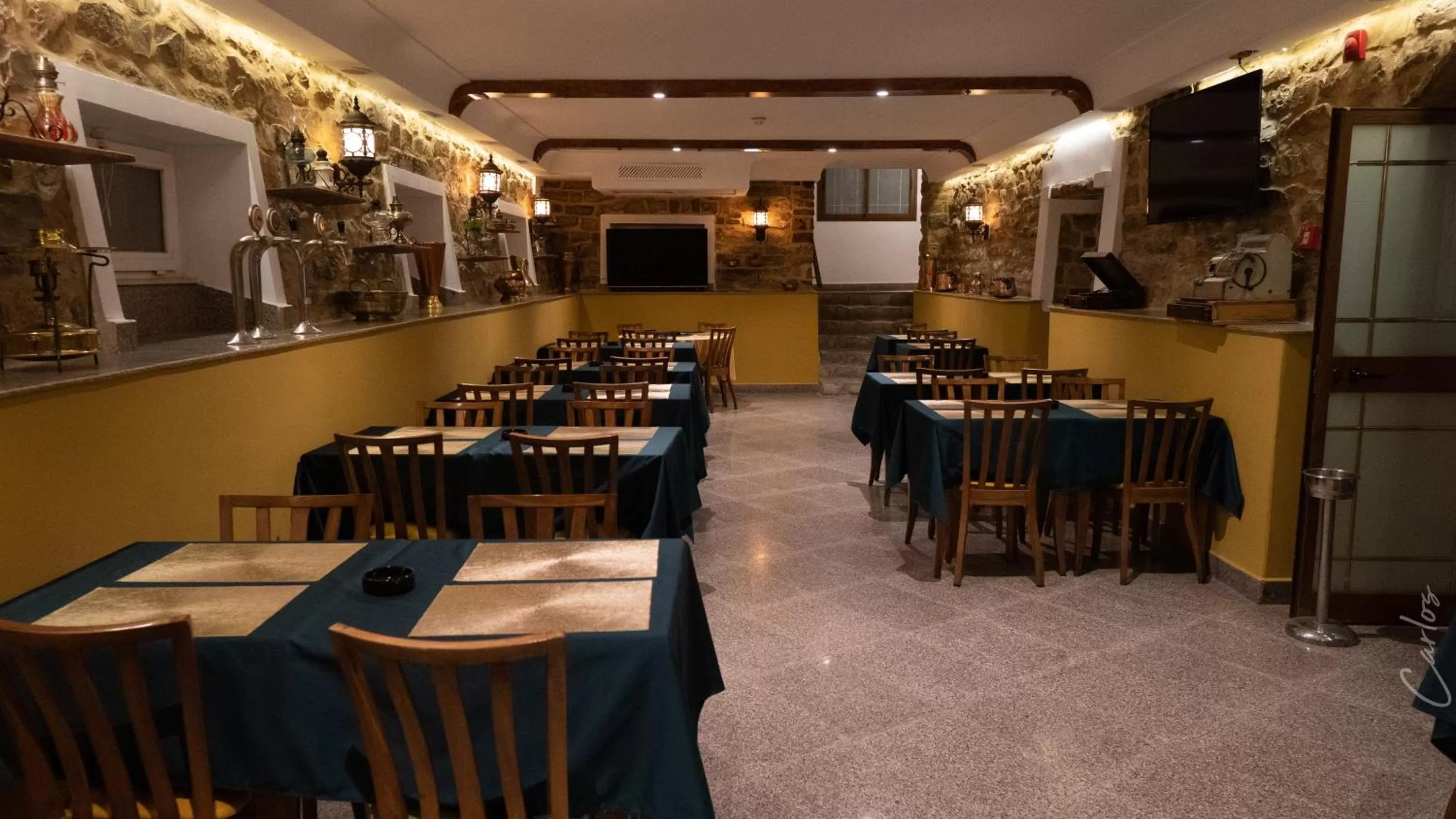 Restaurant/places to eat in HOTEL LAFAYETTE