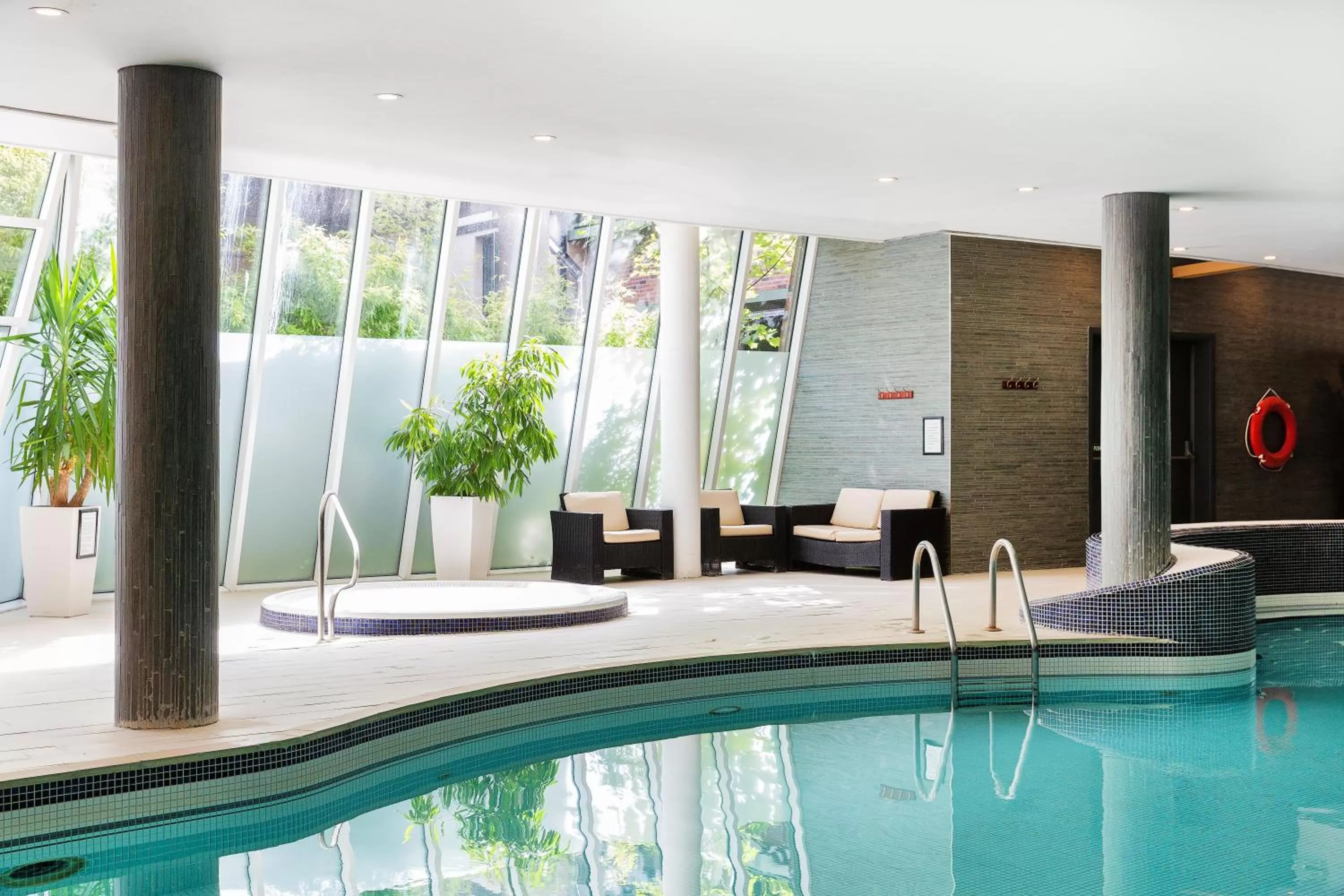 Swimming pool in Maryborough Hotel & Spa