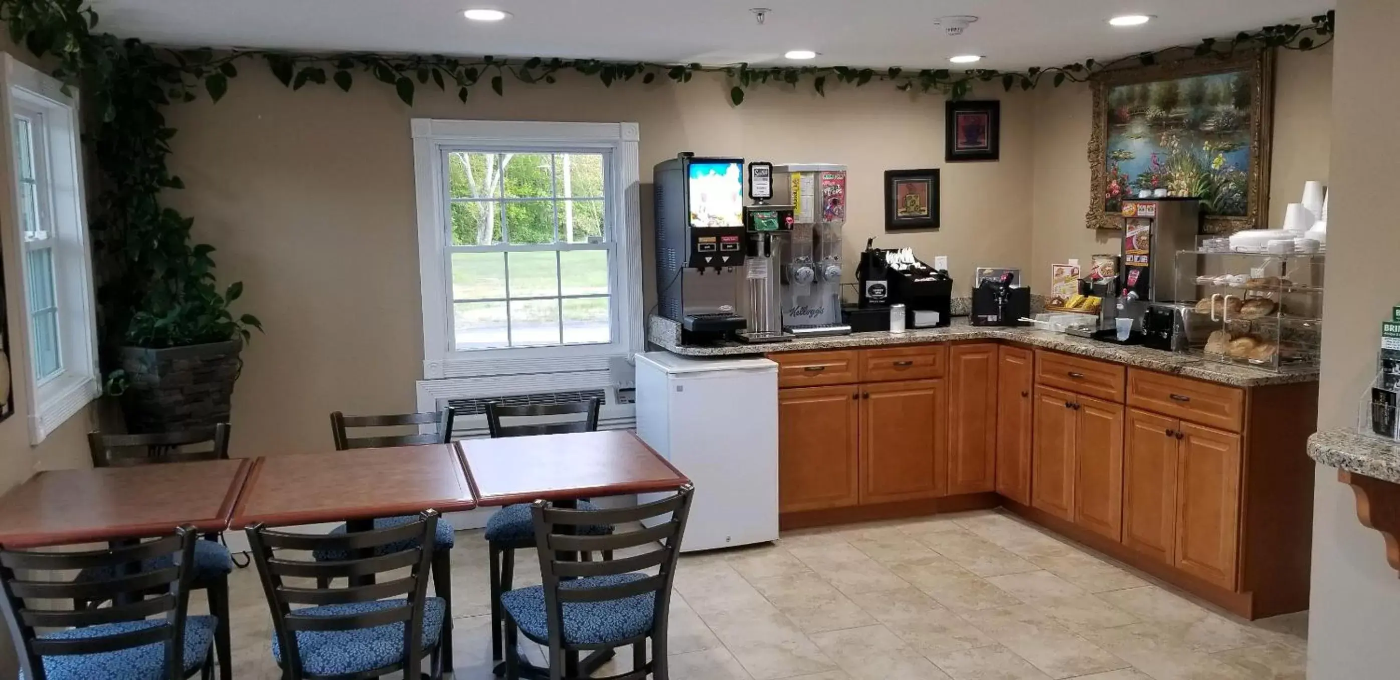 Kitchen/Kitchenette in Scottish Inns Sturbridge