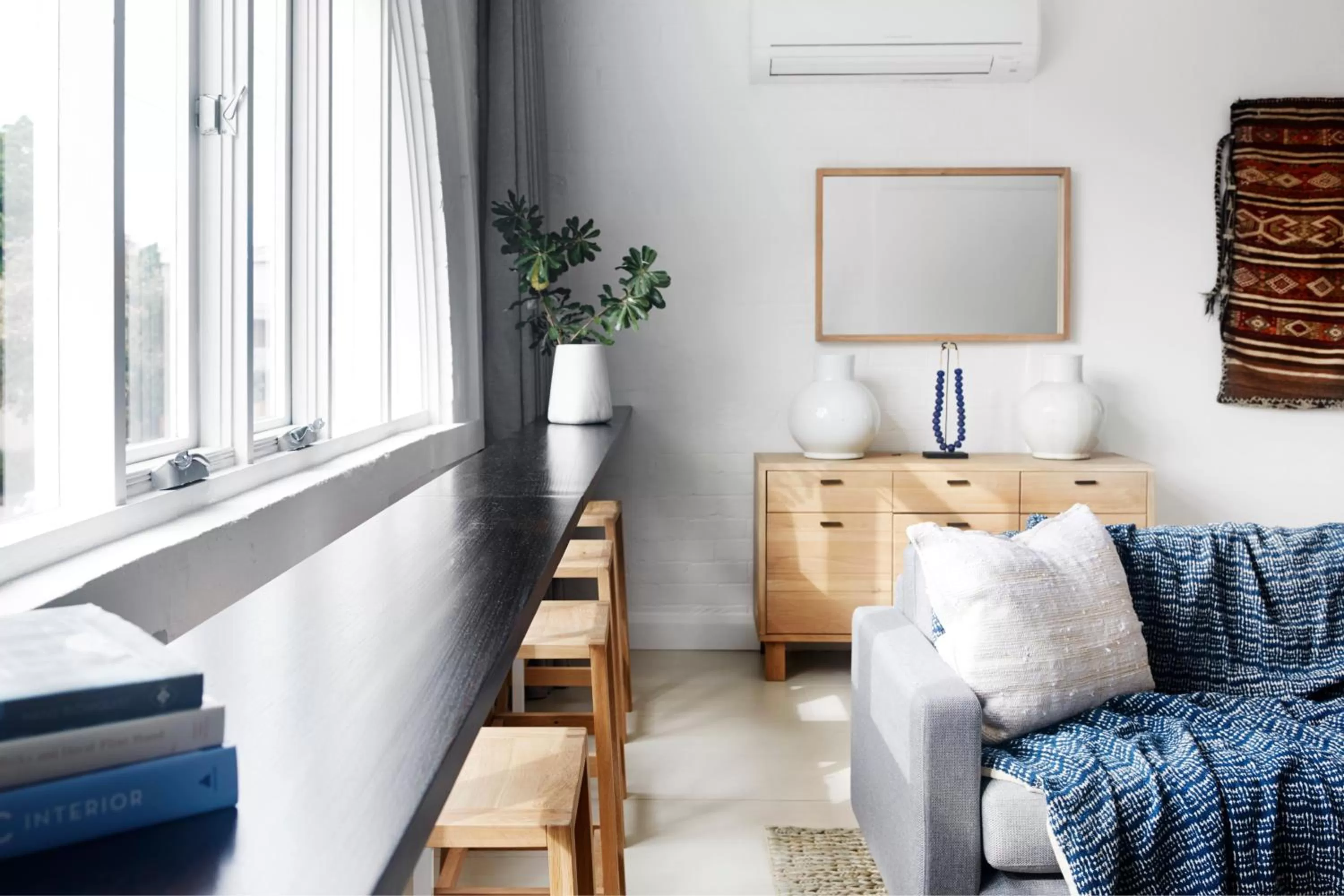 Living room, Bed in Stunning Flourish ON Bull