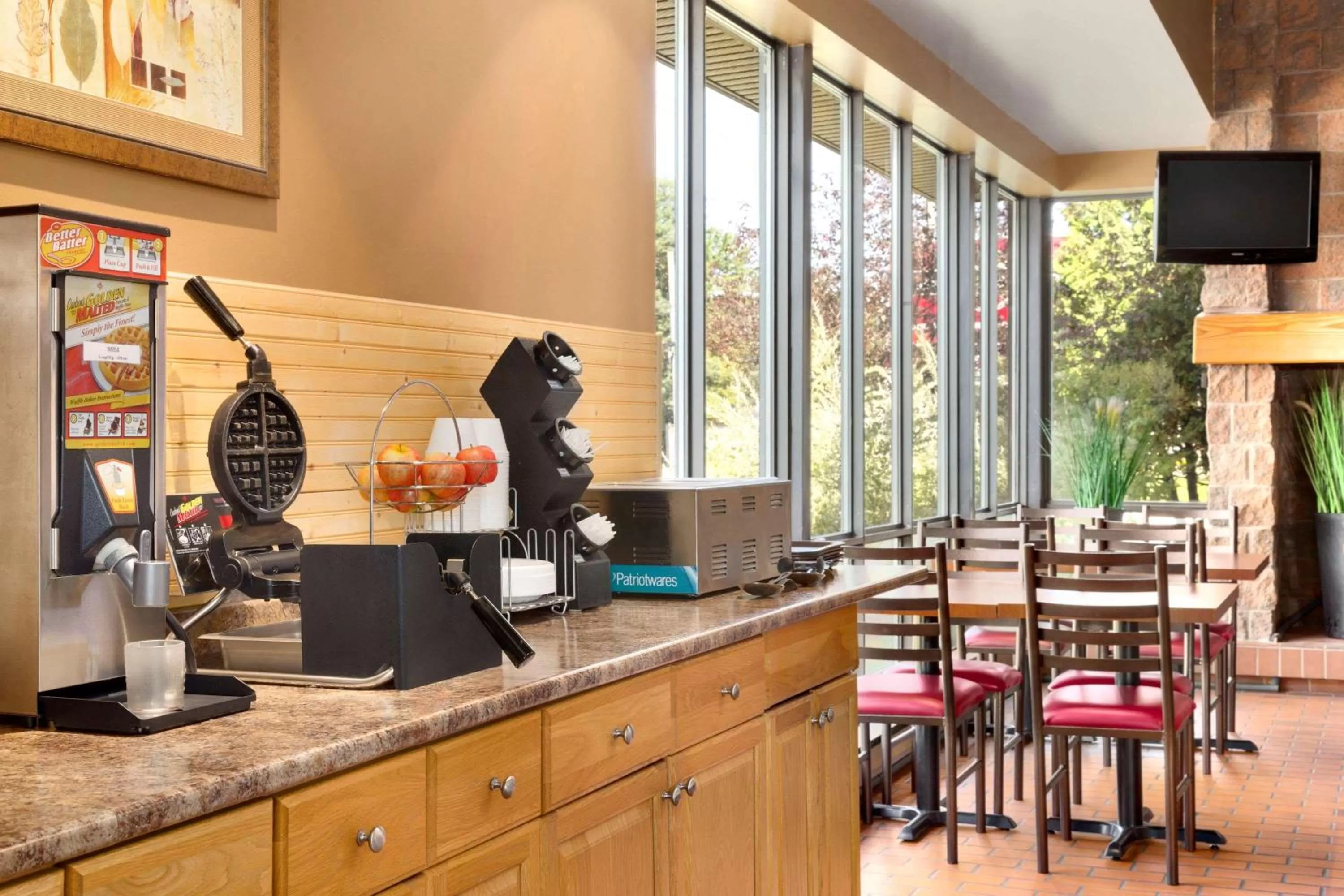 Restaurant/places to eat in Travelodge by Wyndham North Bay Lakeshore