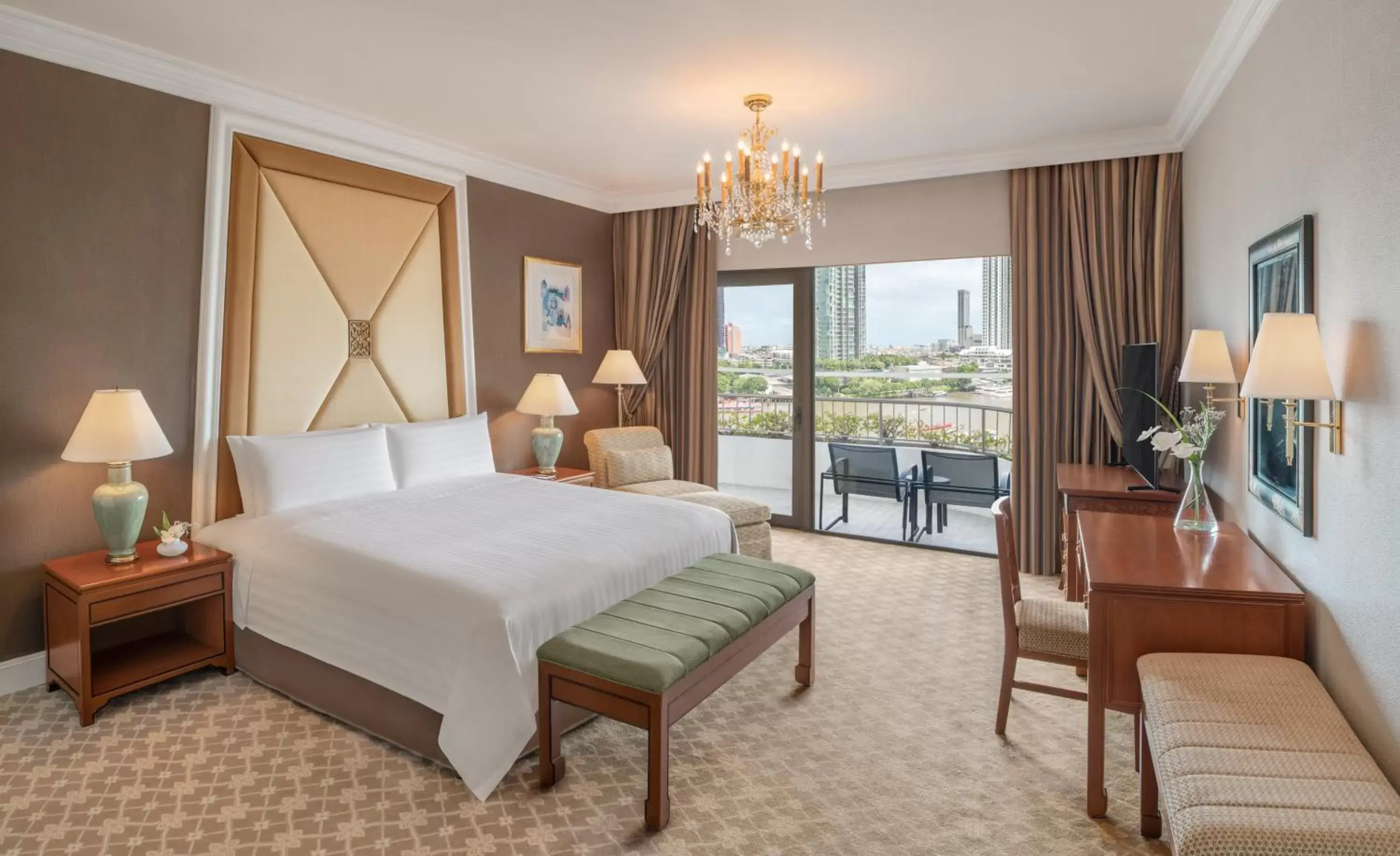 View (from property/room), Bed in Shangri-La Bangkok
