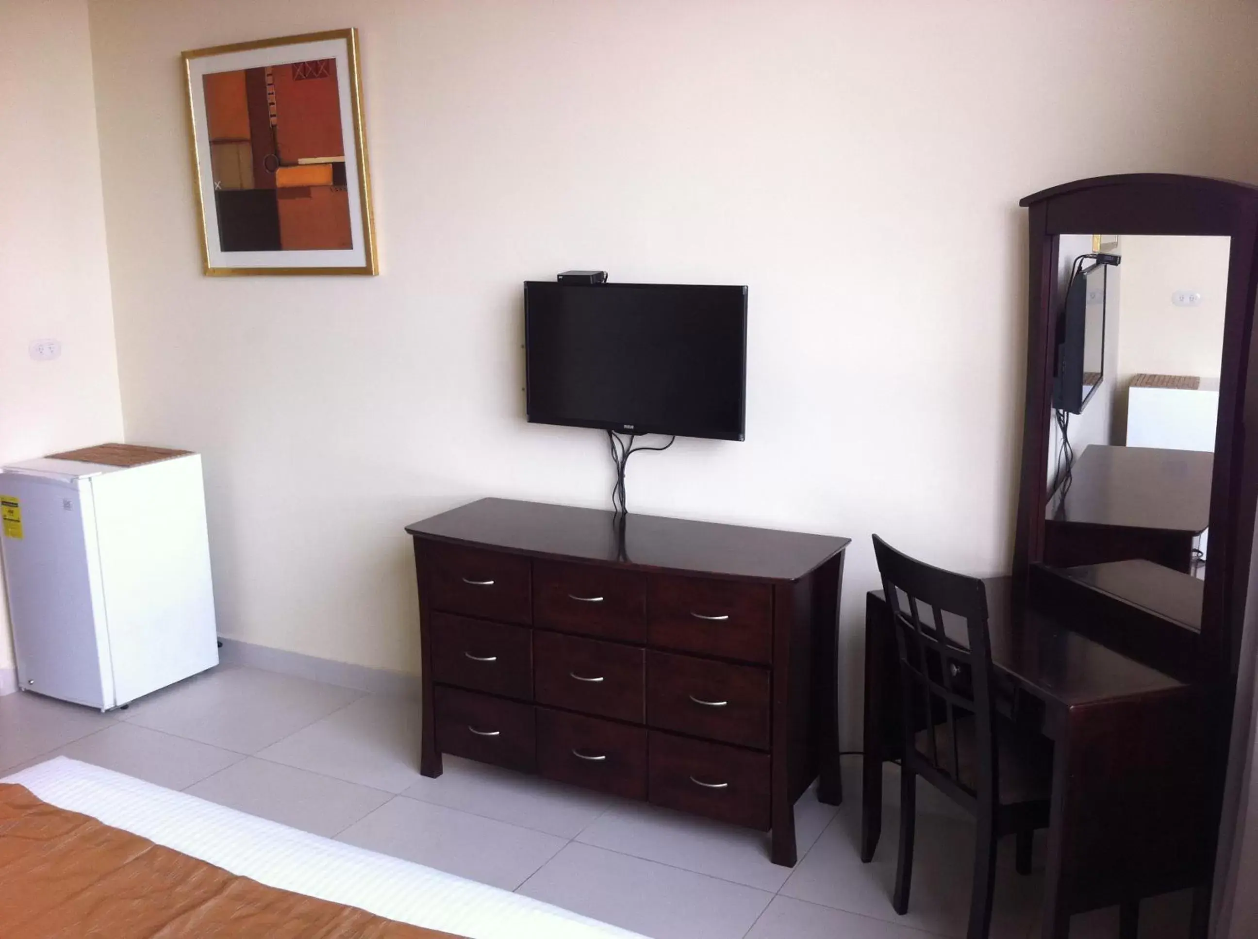 TV and multimedia, TV/Entertainment Center in Hotel Novo