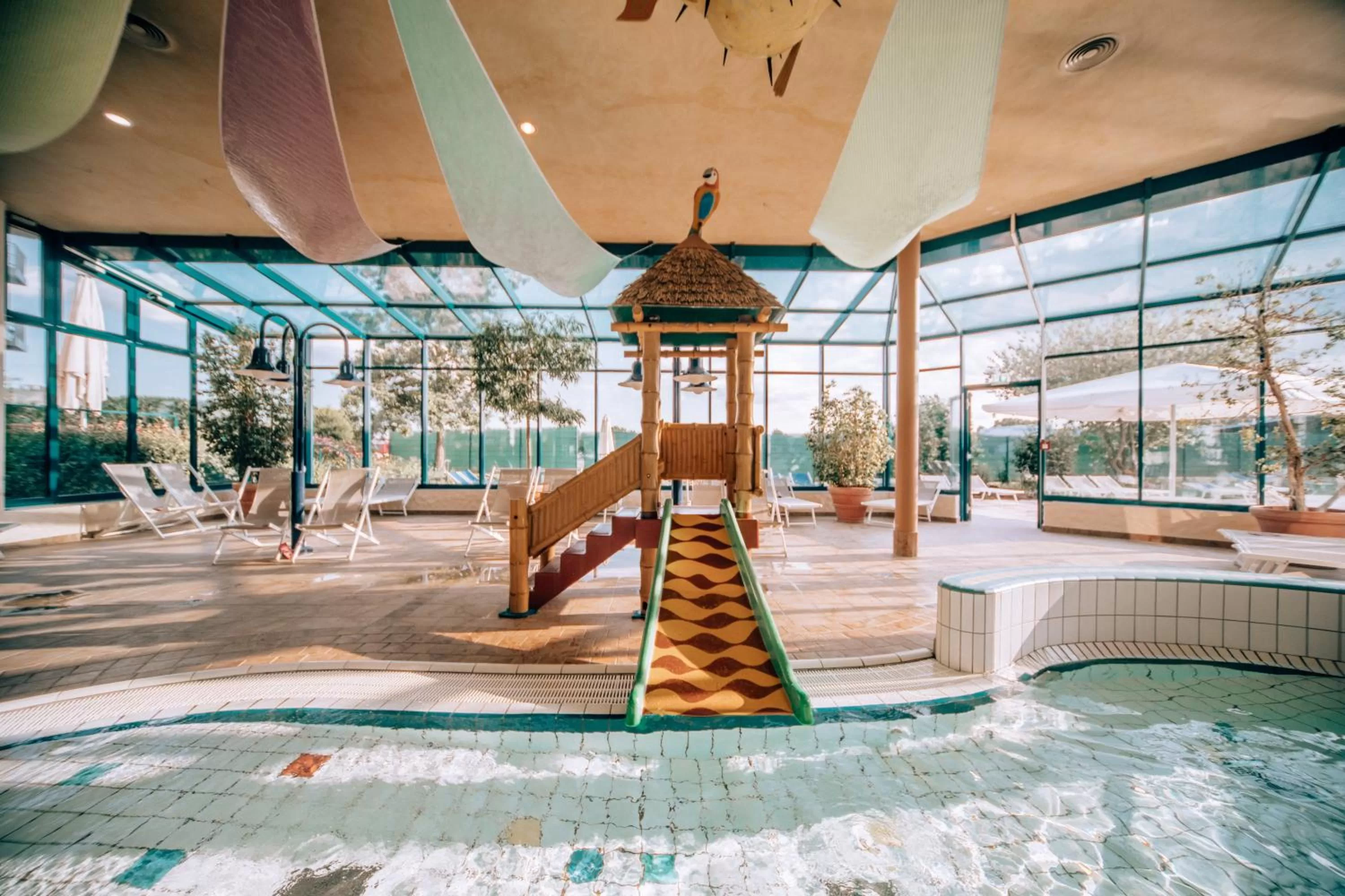 Swimming pool in Vital Hotel Frankfurt