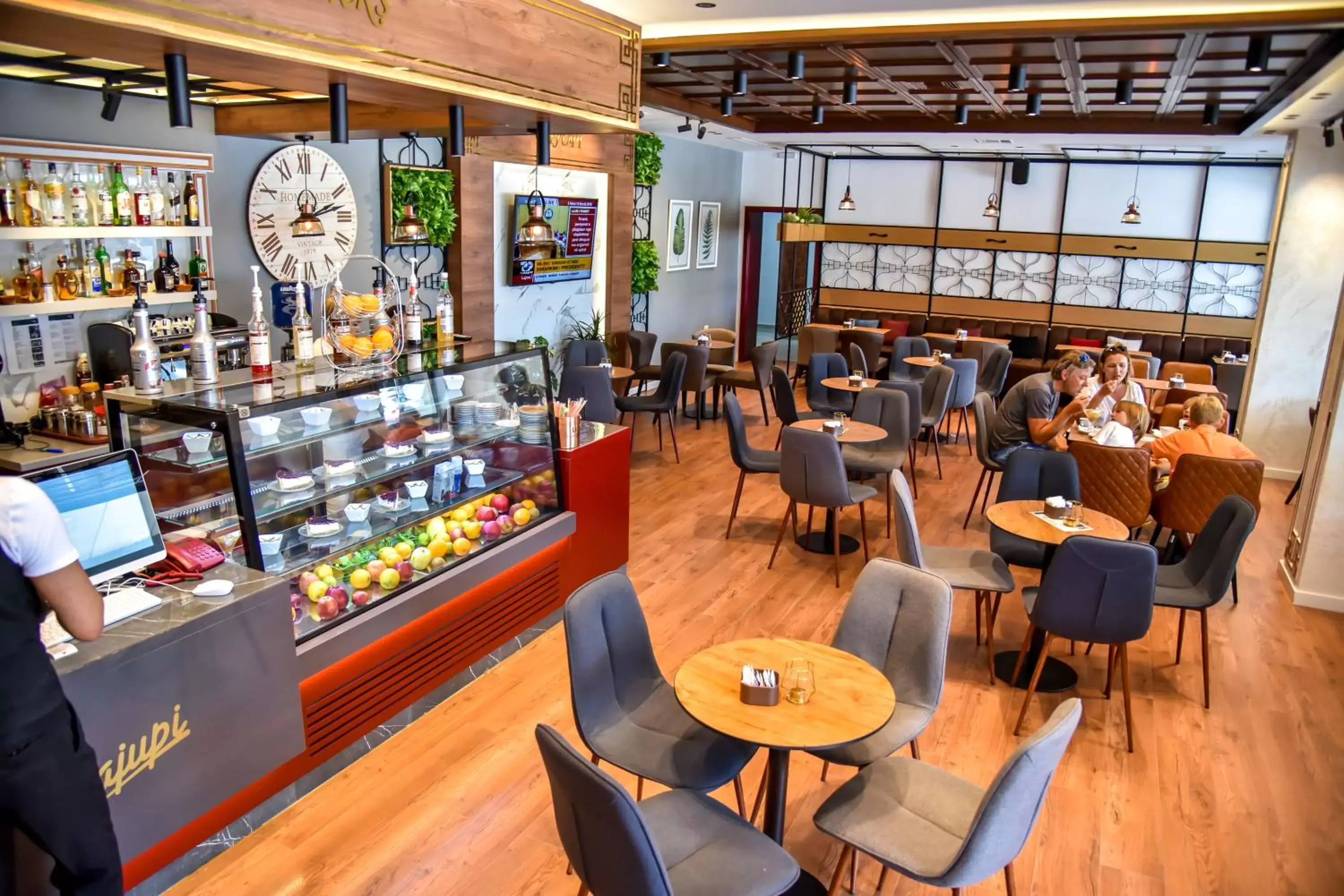 Lounge or bar, Restaurant/Places to Eat in Hotel Cajupi