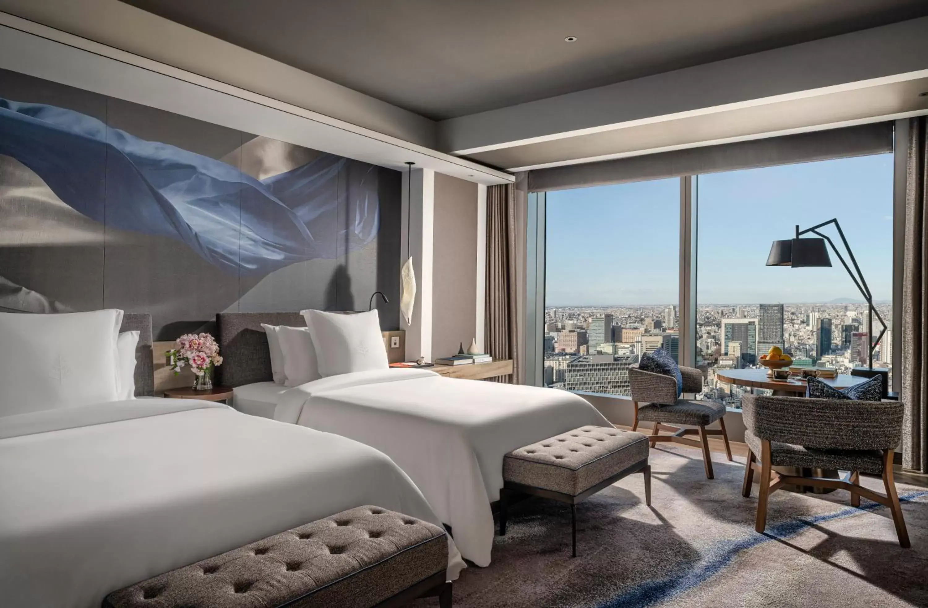 Superior City View Double in Four Seasons Hotel Tokyo at Otemachi Superior City View Double in Four Seasons Hotel Tokyo at Otemachi