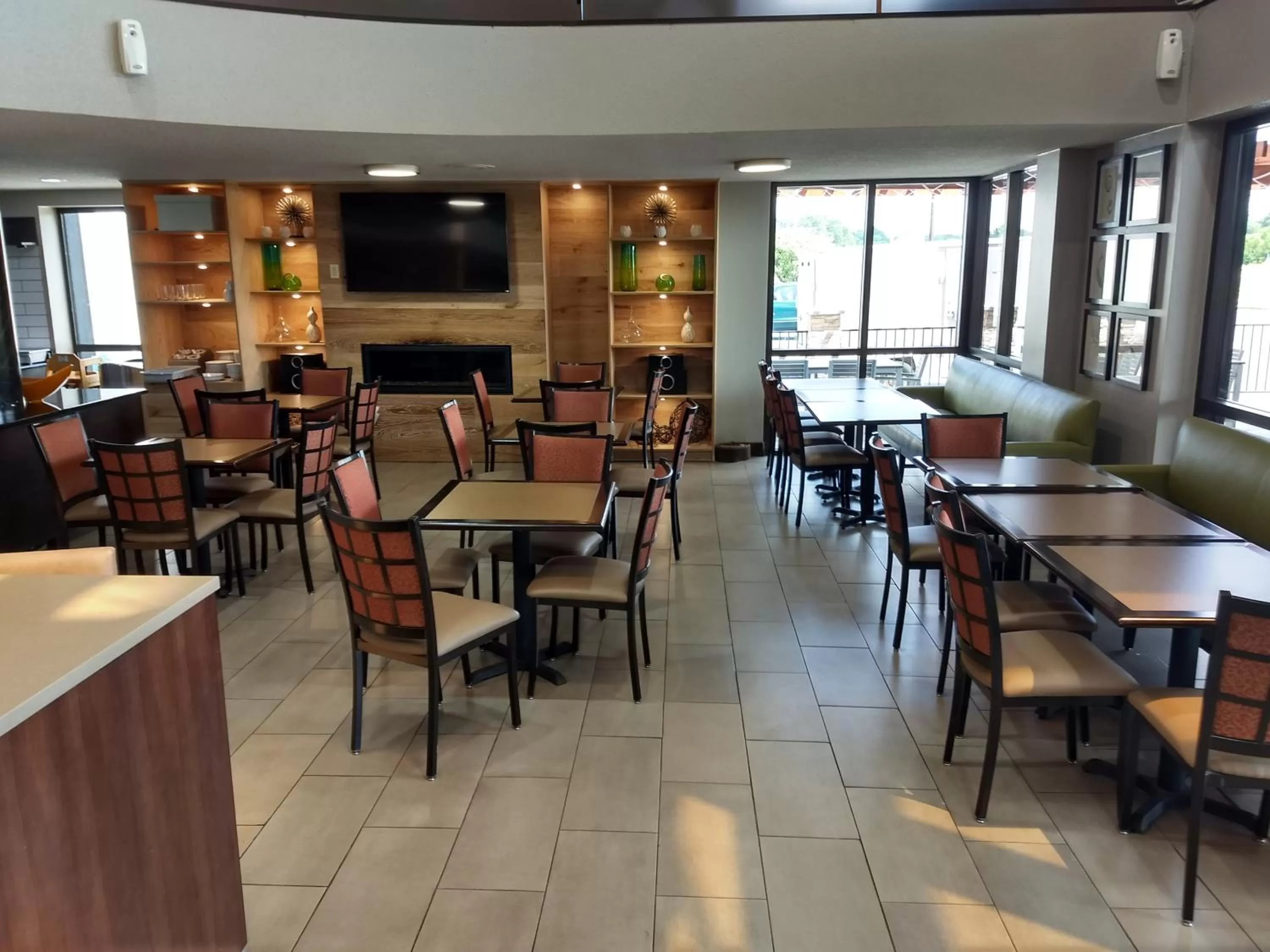 Restaurant/places to eat in Country Inn & Suites by Radisson, Indianapolis East, IN