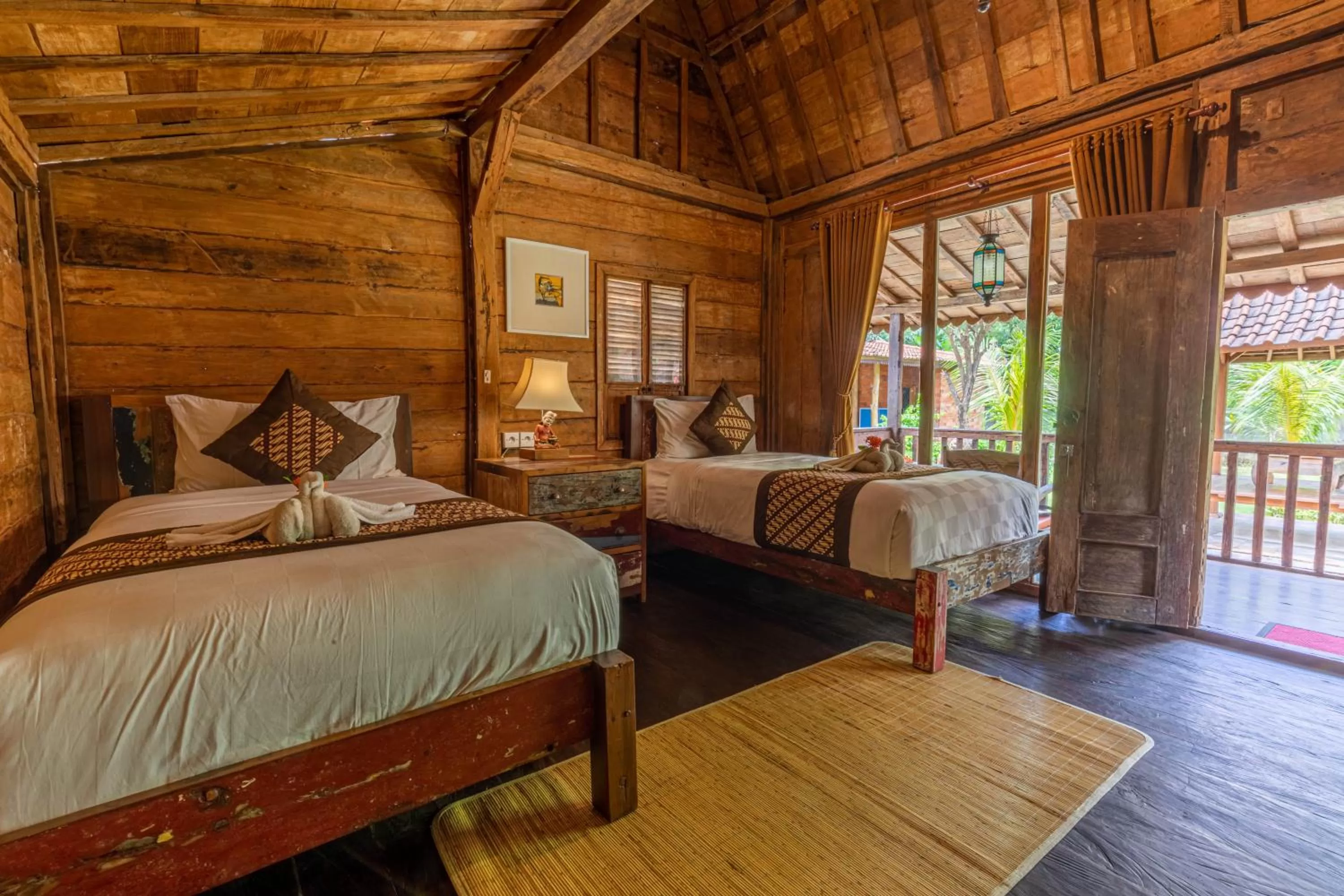 Deluxe Wooden Bungalow Twin in Jukung Cottage